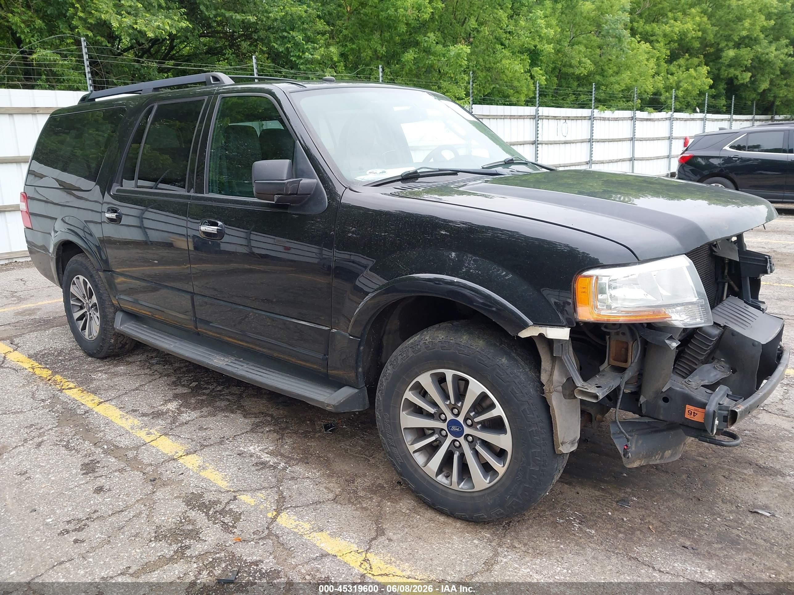 2016 Ford Expedition Max XLT, VIN 1FMJK1JT8GEF55347 — Front end