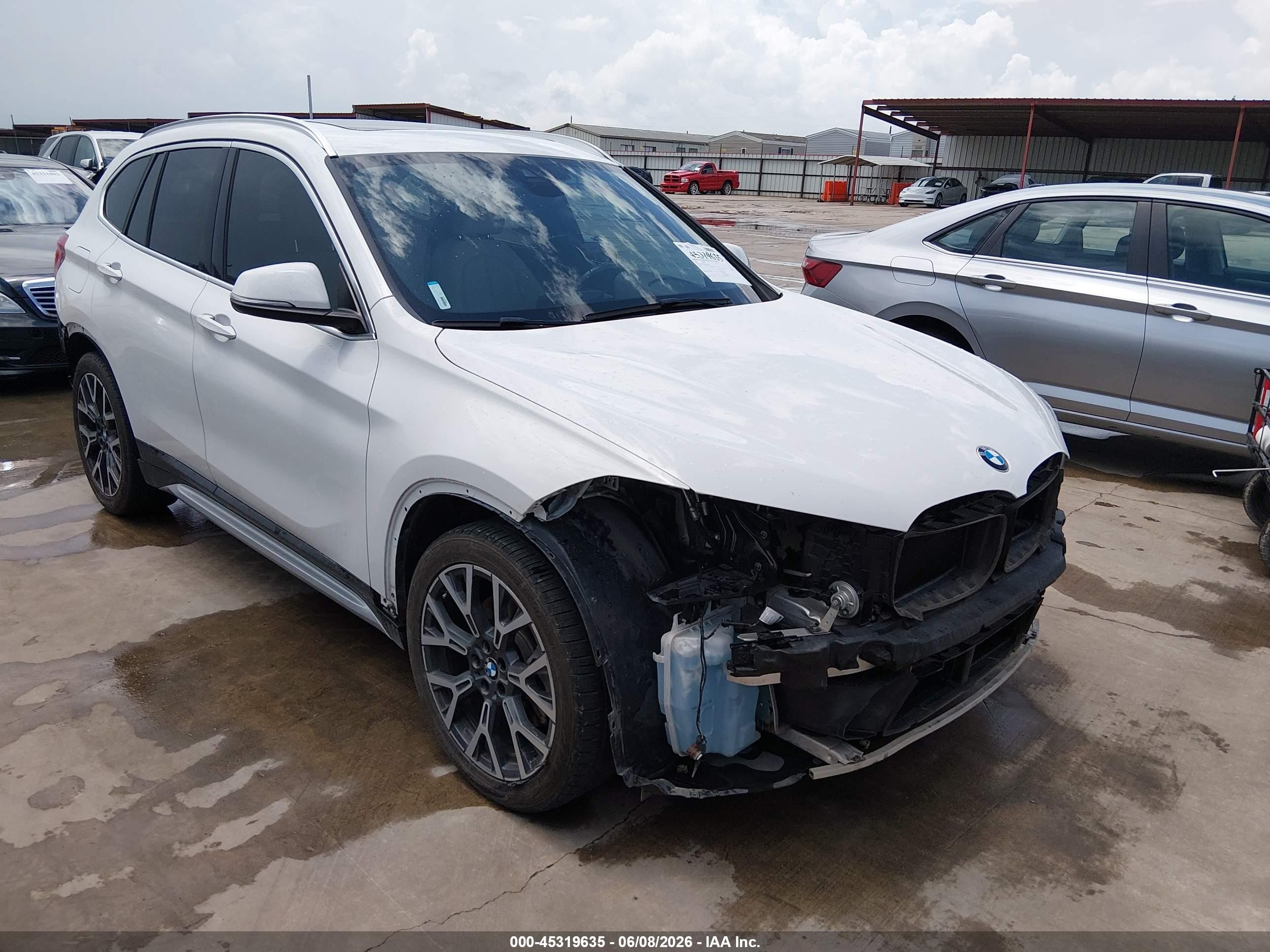 2021 BMW X1 sDrive28i, VIN WBXJG7C00M5U21104 — Front end