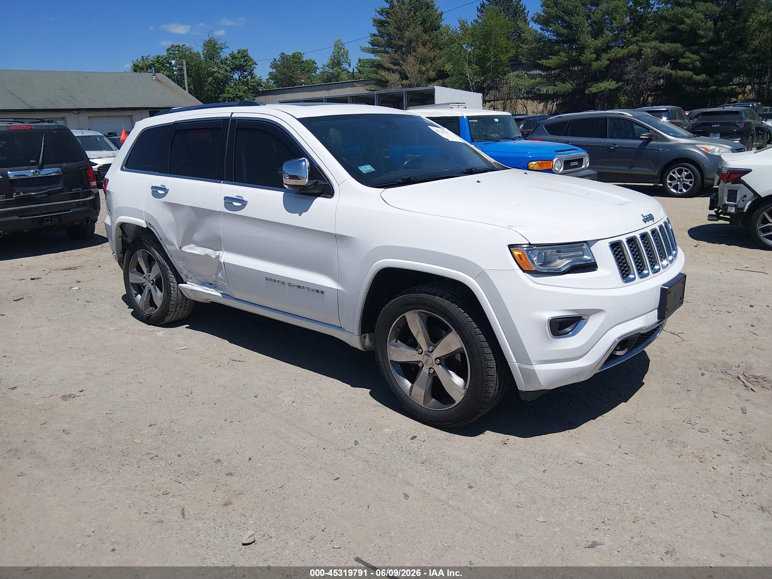 2016 Jeep Grand Cherokee Overland, VIN 1C4RJFCG1GC491445 — Side