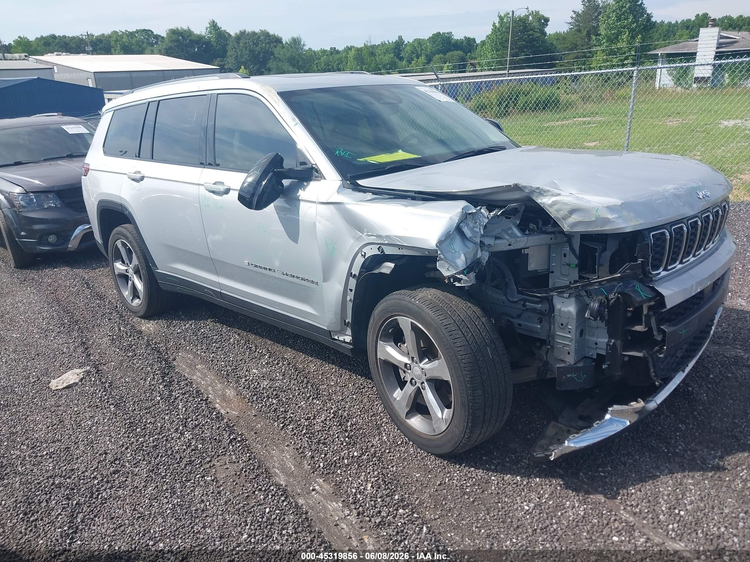 2022 Jeep Grand Cherokee Limited, VIN 1C4RJJBG8N8549183 — Front end