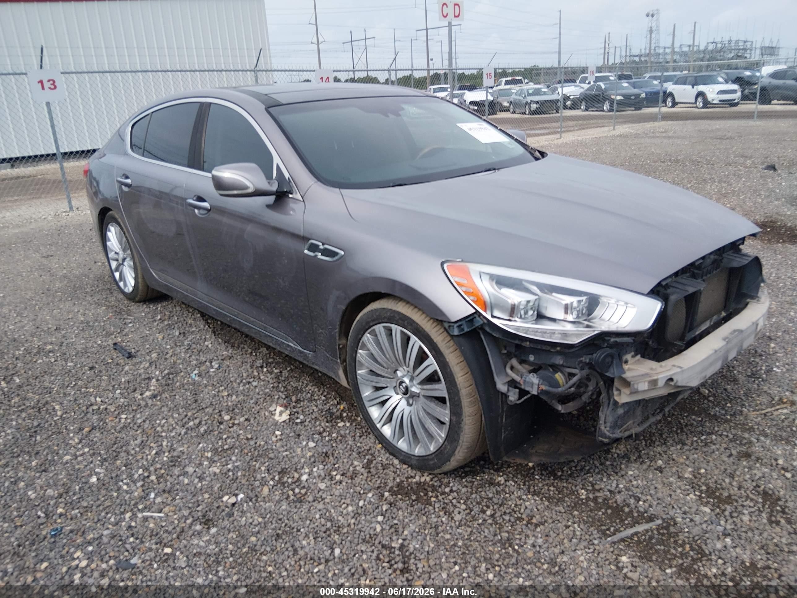 2015 Kia K900 Luxury, VIN KNALW4D43F6020598 — Front end