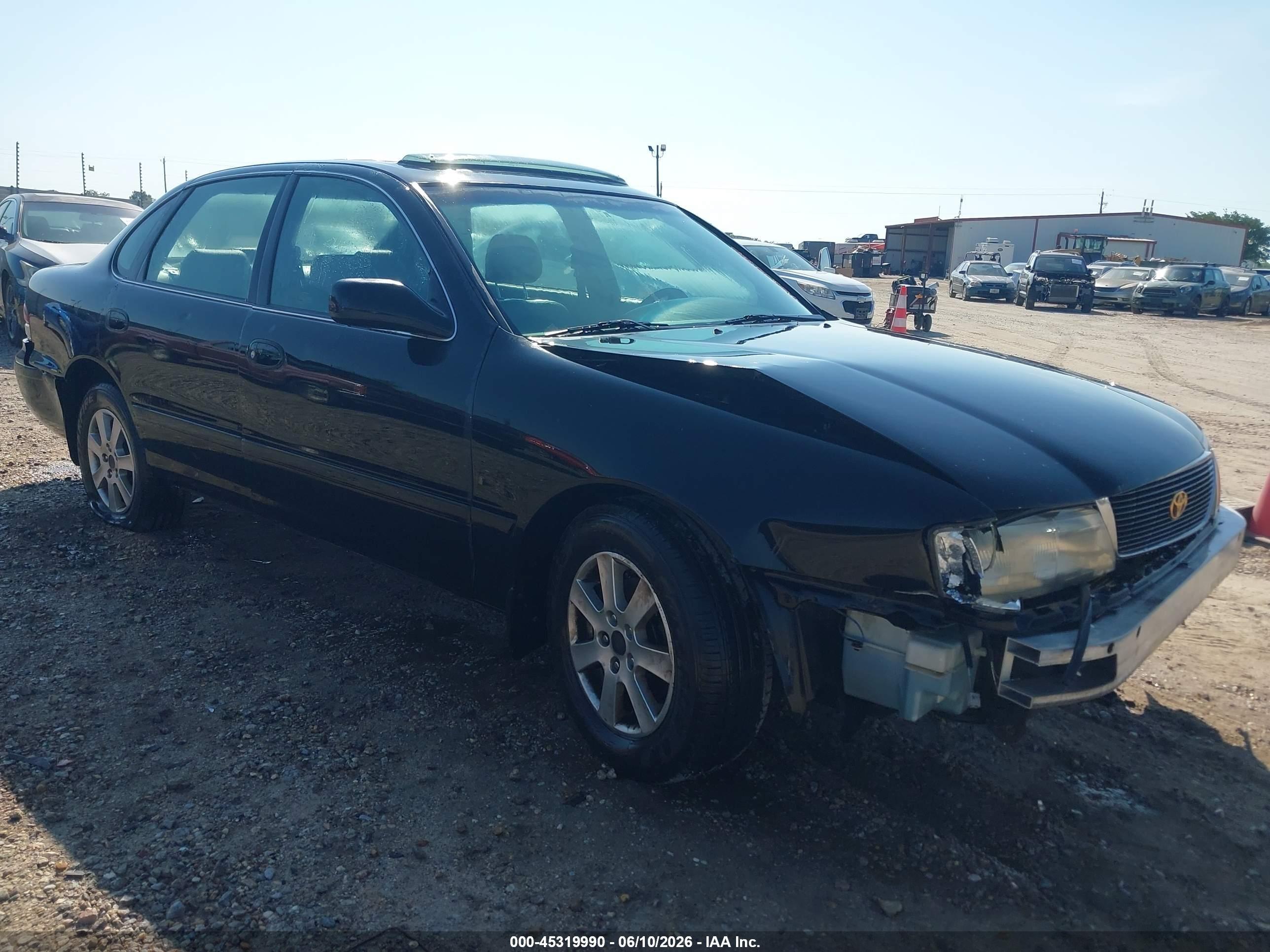 1997 Toyota Avalon XLS, VIN 4T1BF12B9VU150826 — Front end
