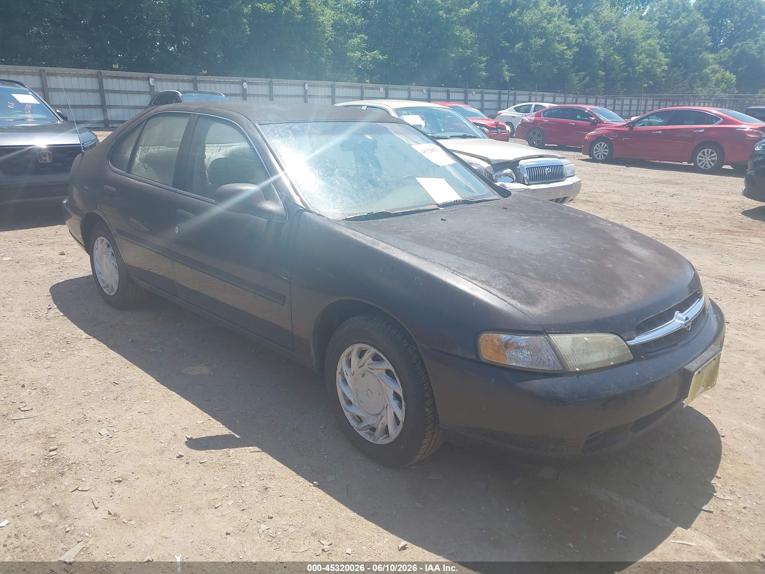 1999 Nissan Altima XE, VIN 1N4DL01D9XC208001 — Normal wear