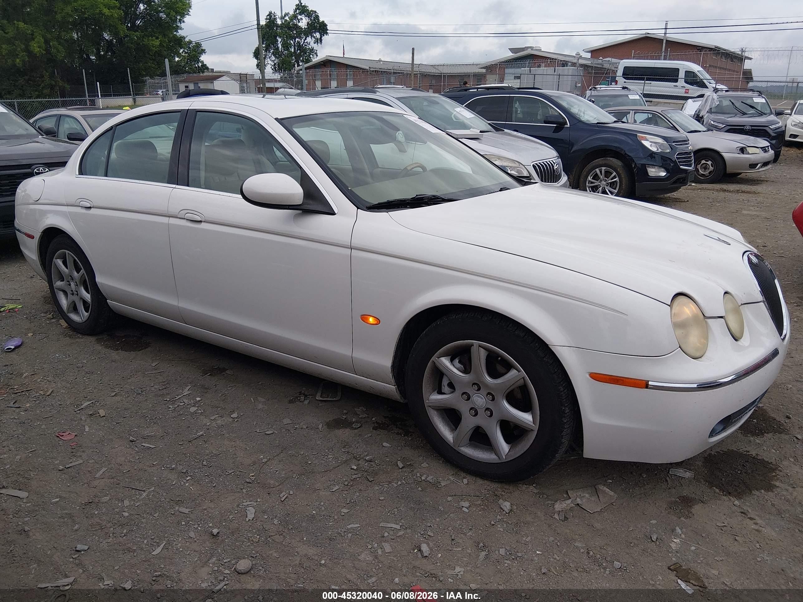 2005 Jaguar S-Type, VIN SAJWA01U55HN24201 — Side