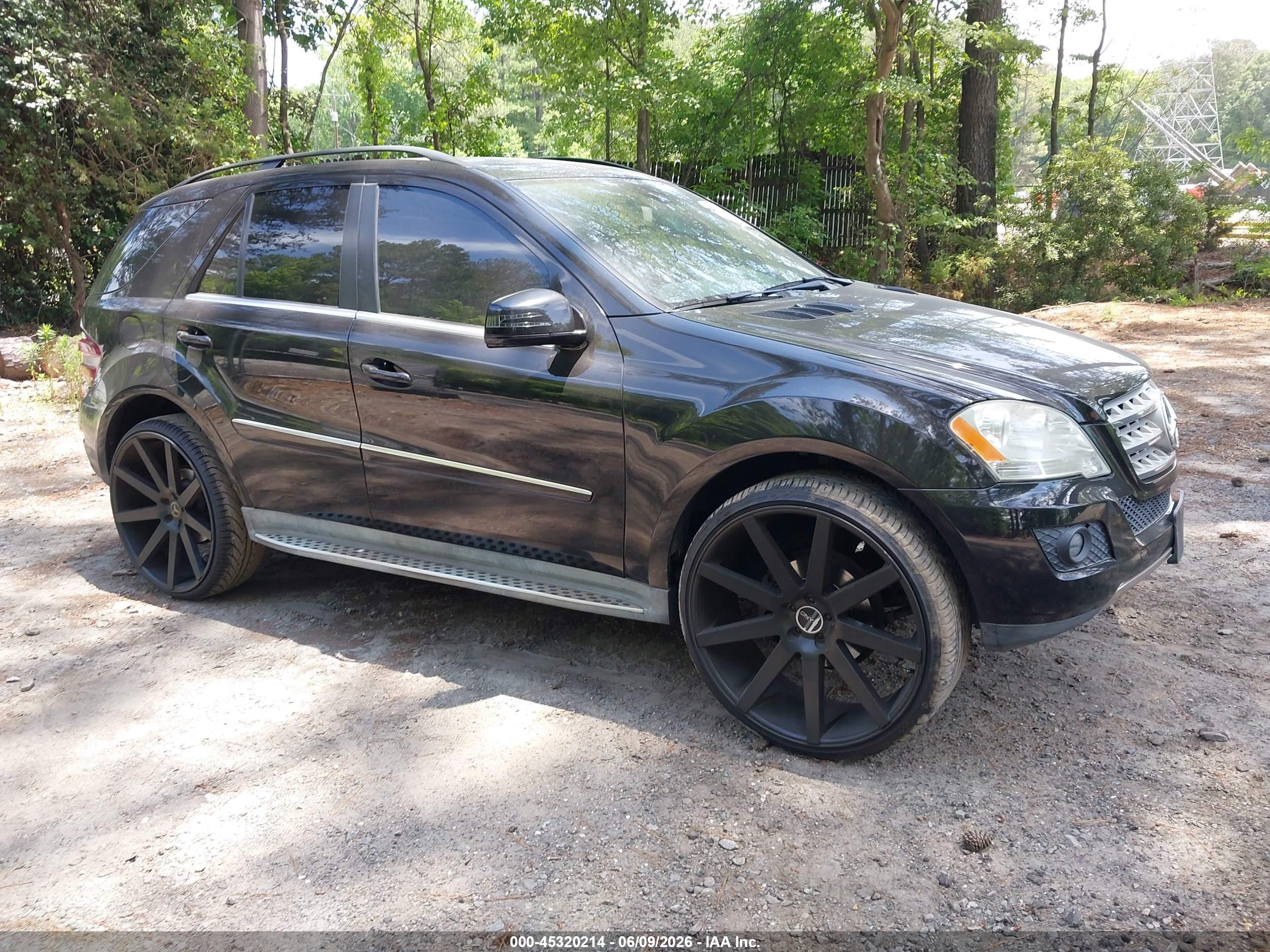 2011 Mercedes-Benz M 350, VIN 4JGBB8GB2BA674071 — Front end