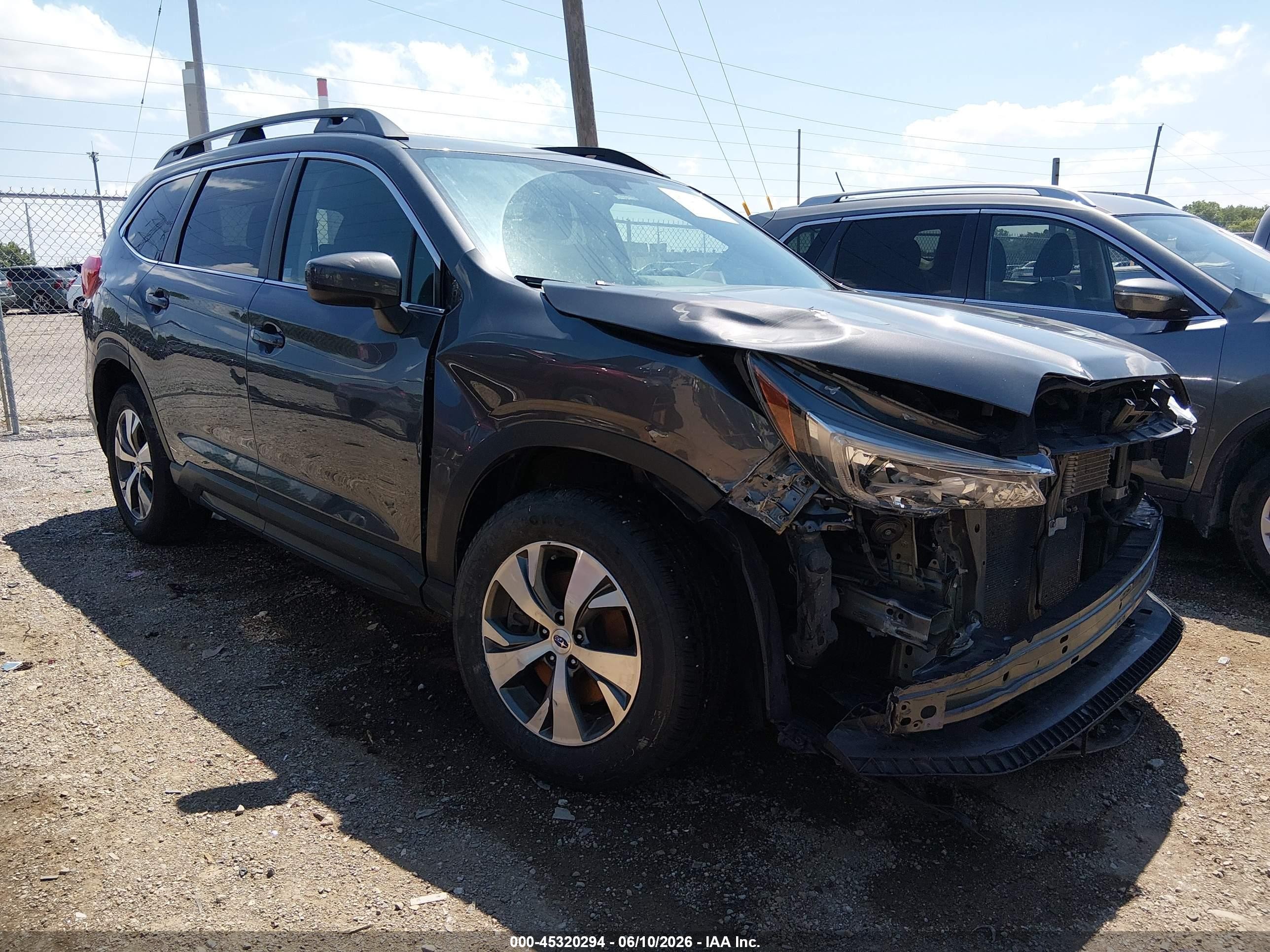 2020 Subaru Ascent Premium, VIN 4S4WMACD6L3440015 — Front end
