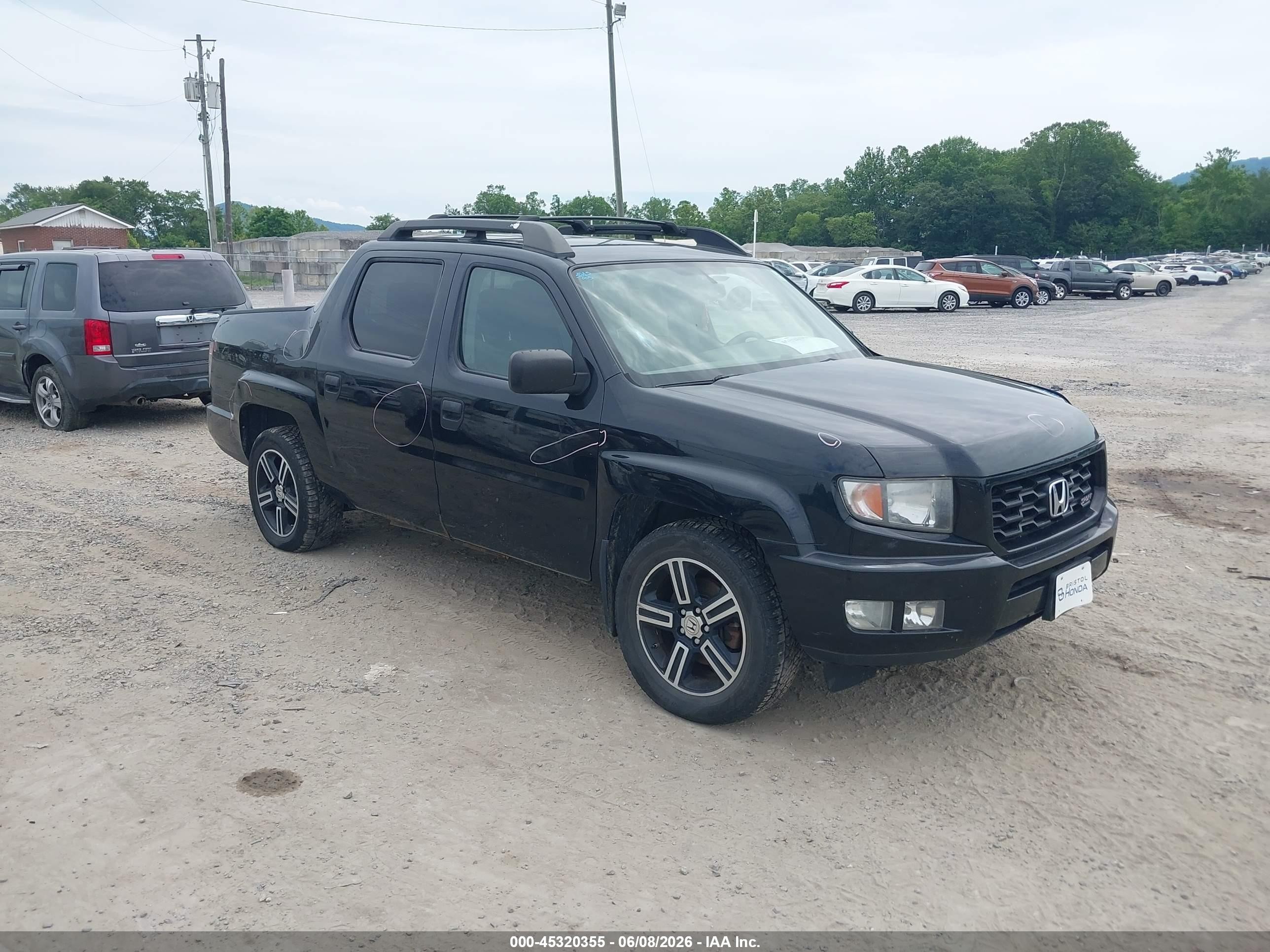 2014 Honda Ridgeline Sport, VIN 5FPYK1F70EB001429 — Side