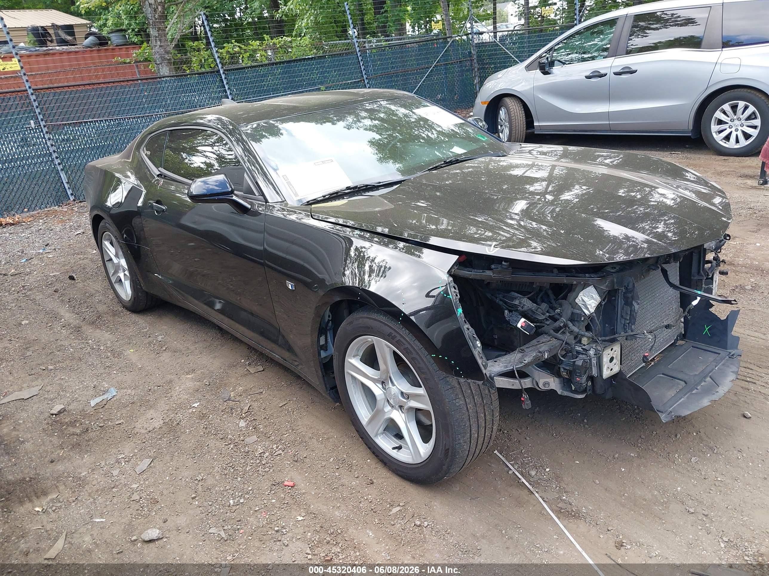 2016 Chevrolet Camaro 2LT, VIN 1G1FD1RX4G0171776 — Front end
