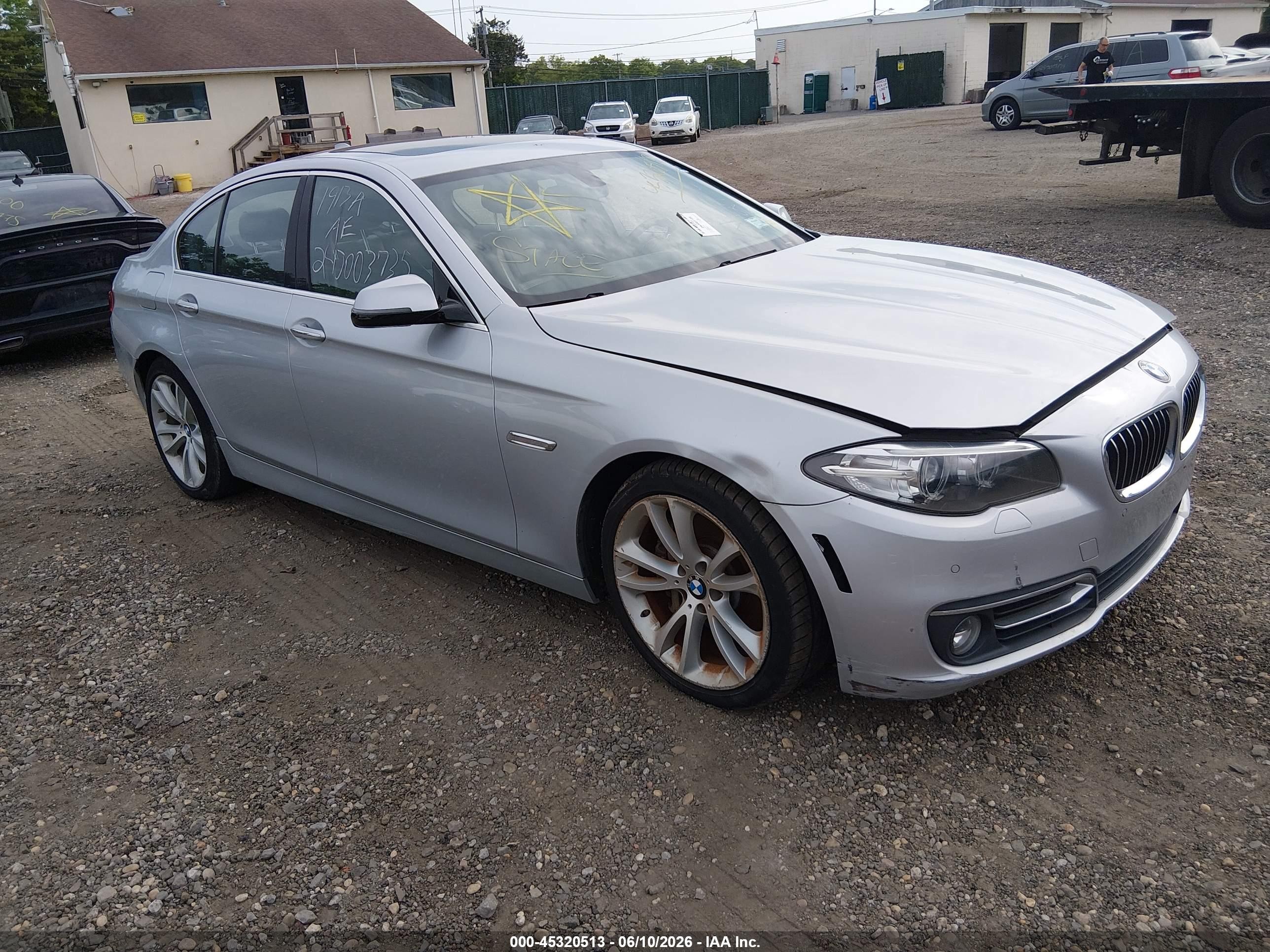 2016 BMW 5 Series 535i xDrive, VIN WBA5B3C51GG252590 — Side