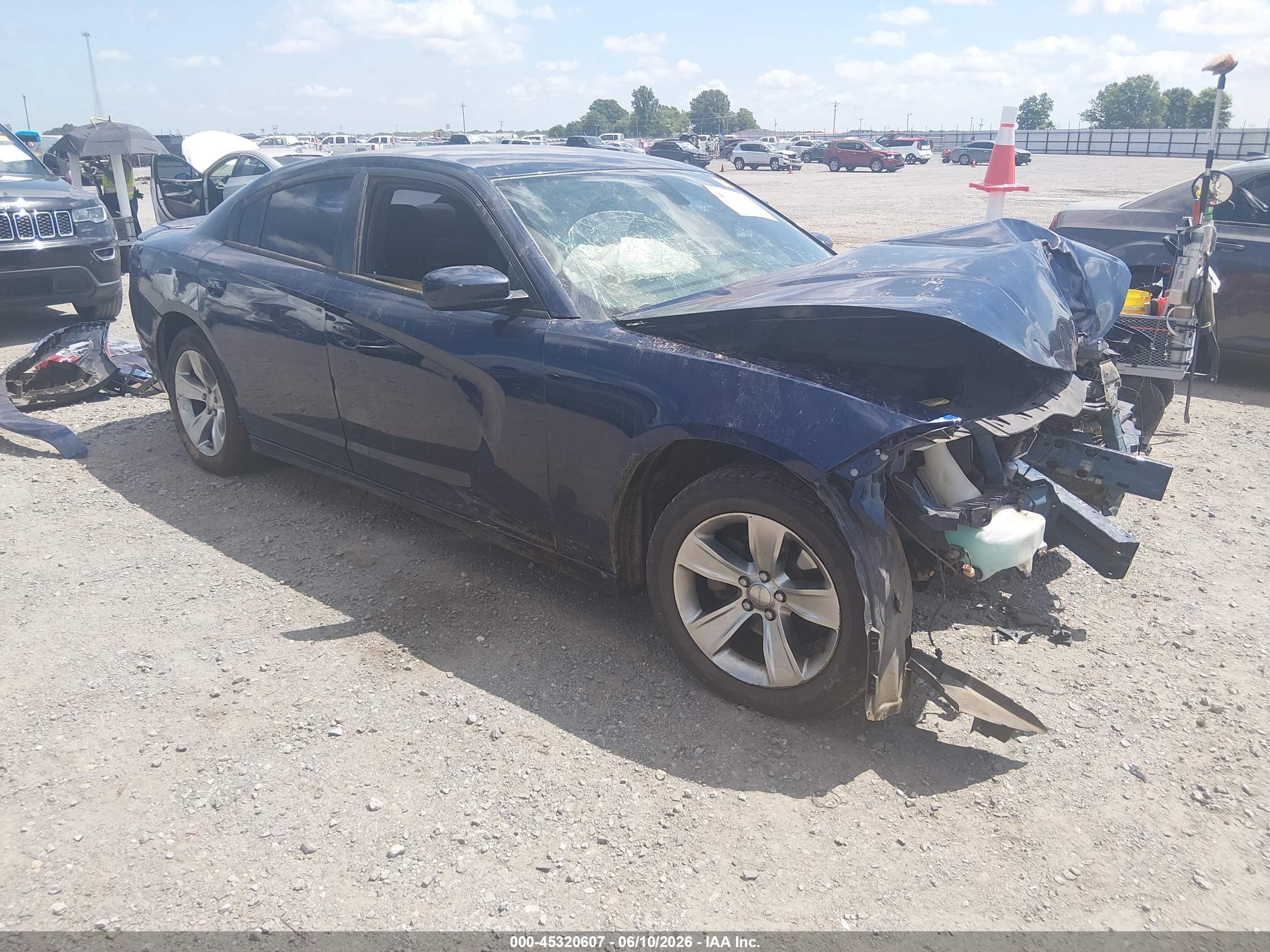 2015 Dodge Charger SE, VIN 2C3CDXBG4FH725484 — Front end