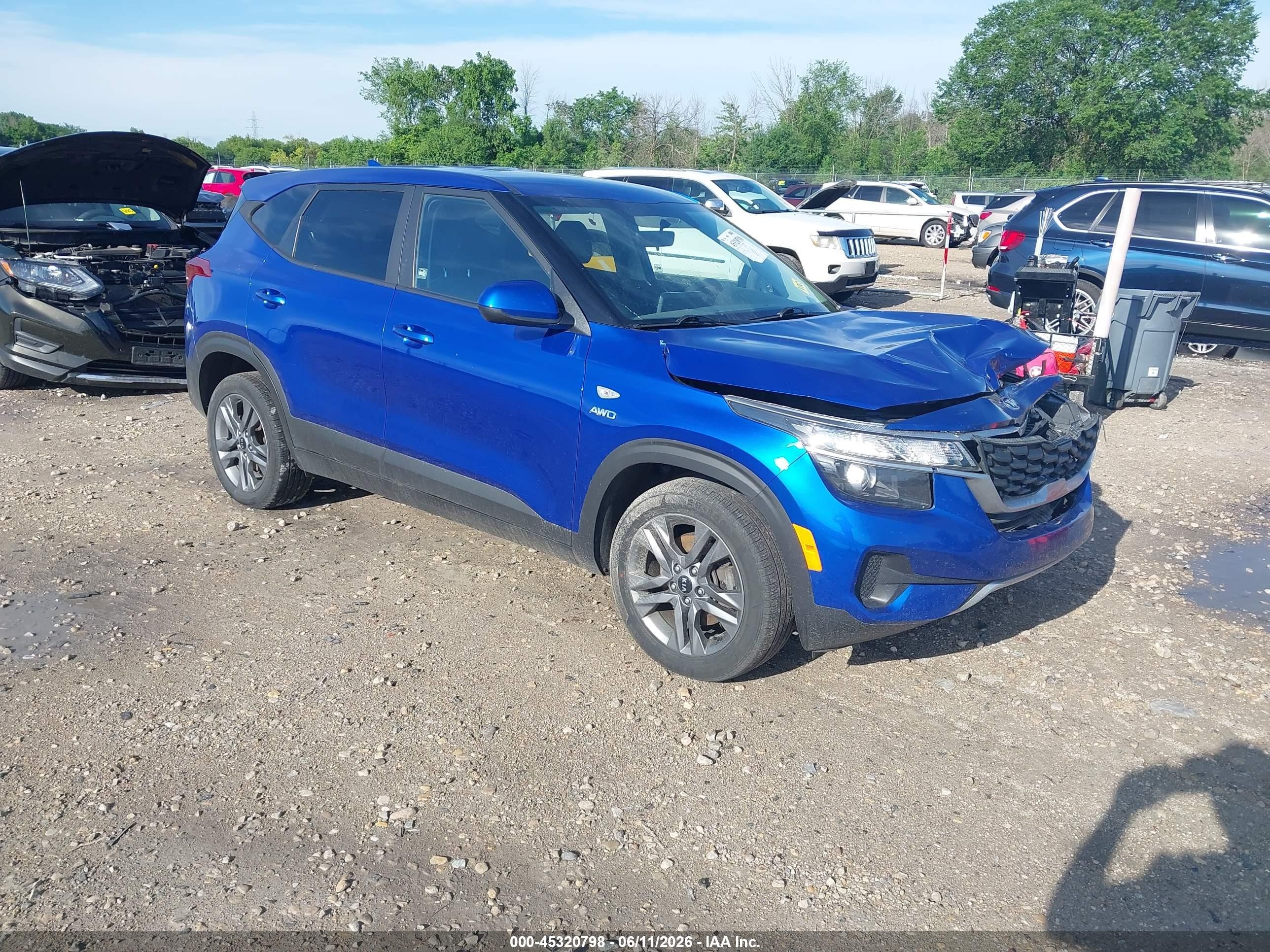 2021 Kia Seltos LX, VIN KNDEPCAA8M7178410 — Front end