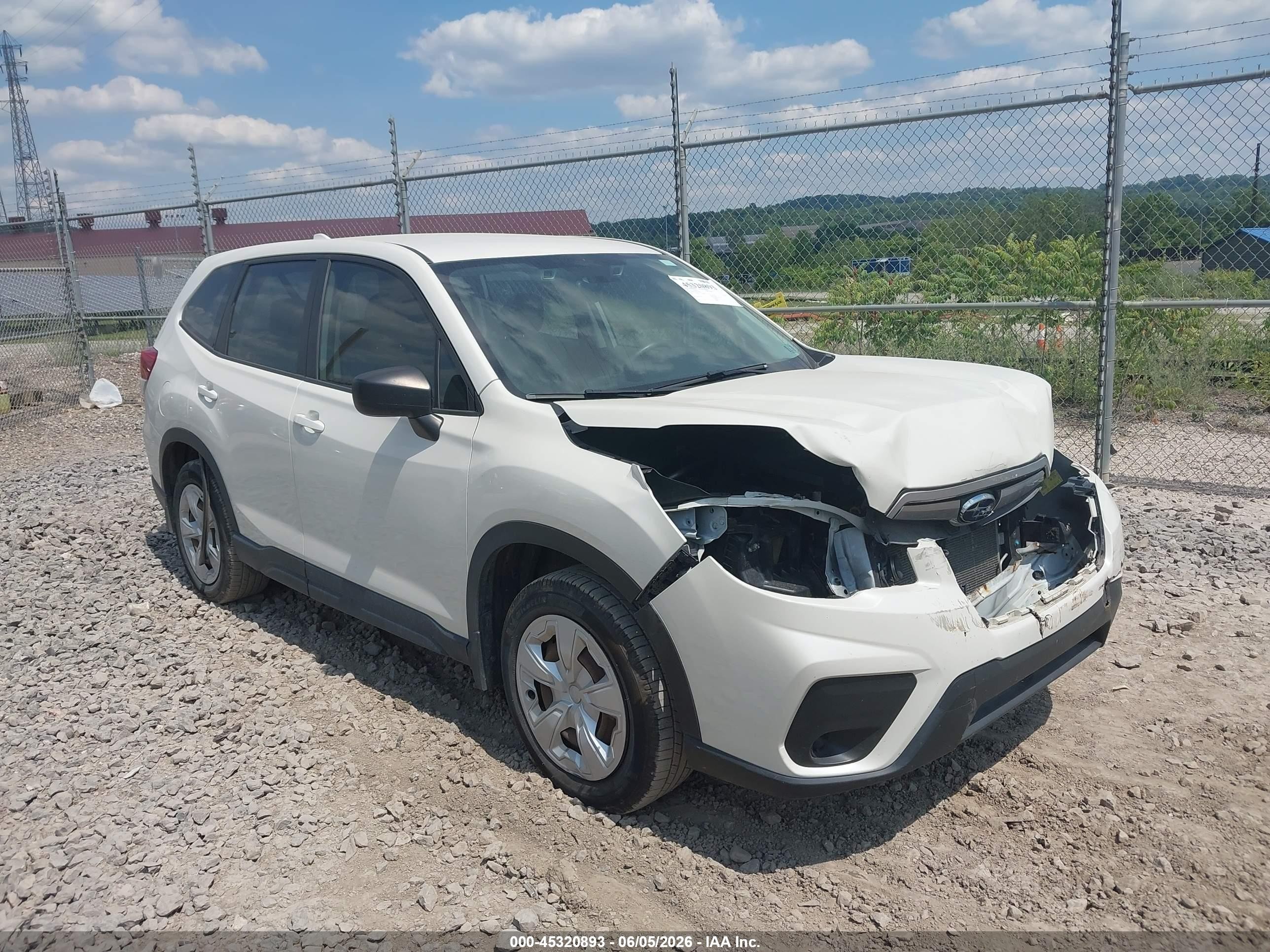 2019 Subaru Forester, VIN JF2SKAAC0KH449606 — Перед