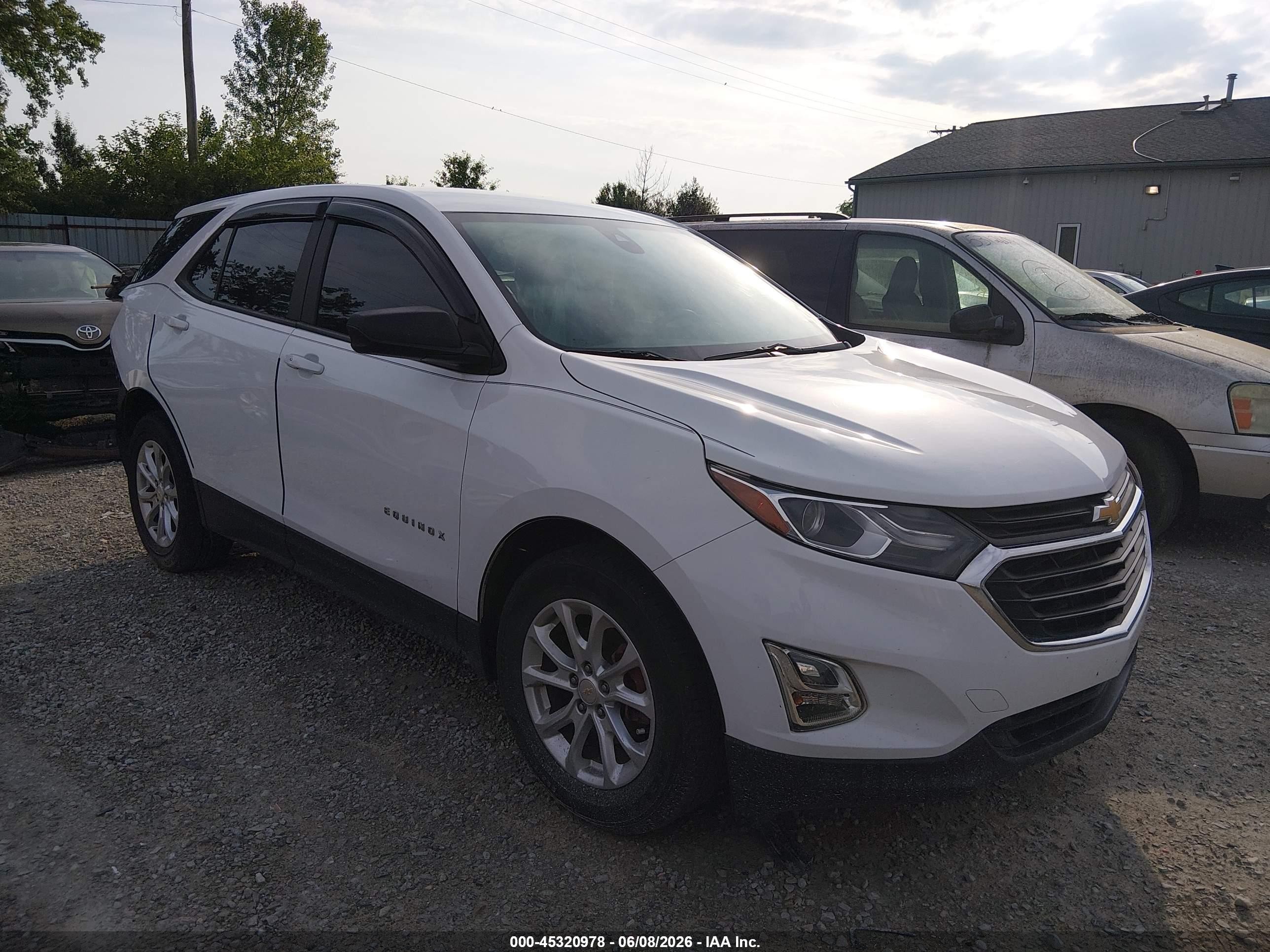 2020 Chevrolet Equinox LS, VIN 2GNAXHEV9L6176034 — Rear end