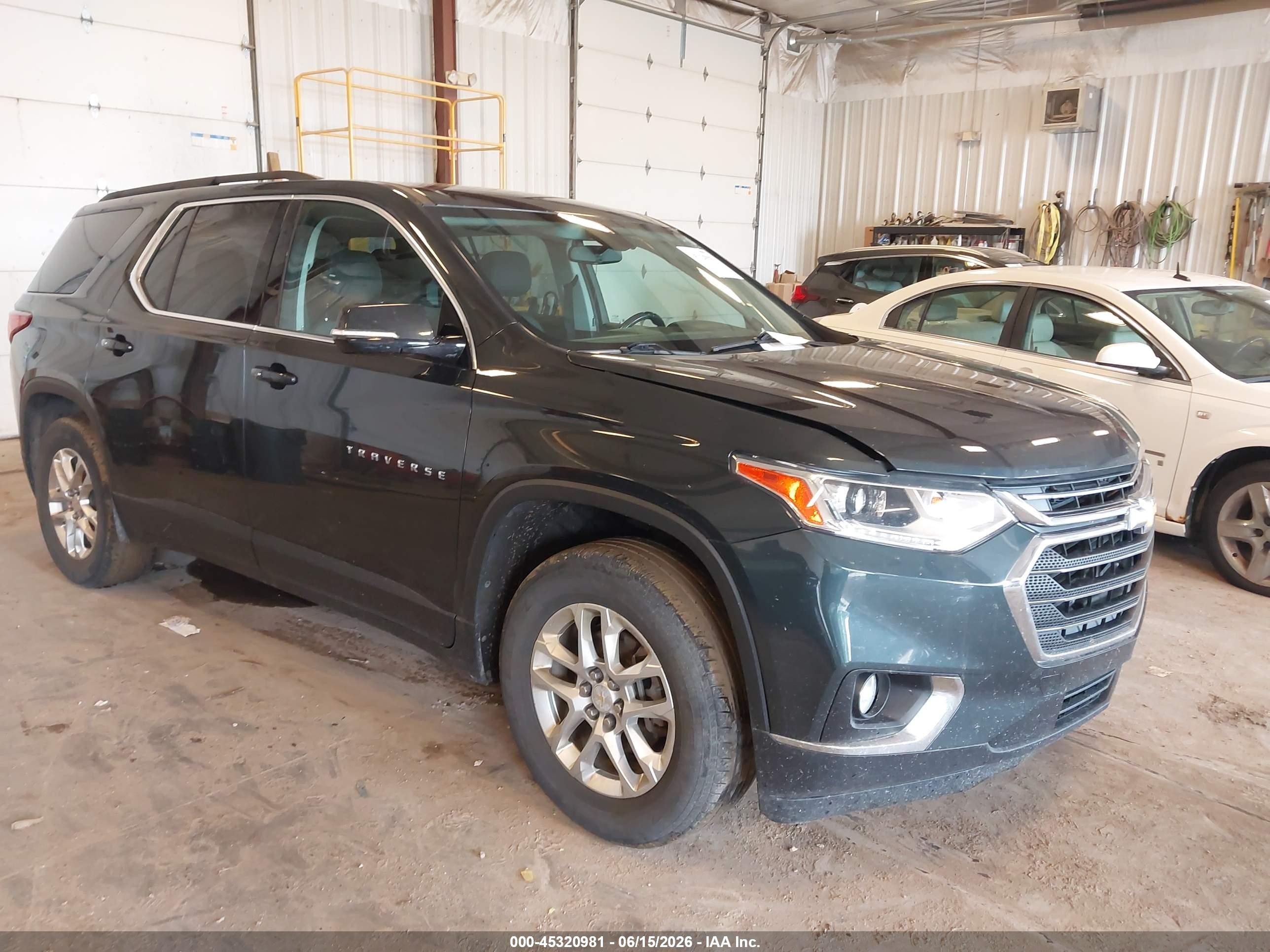 2019 Chevrolet Traverse LT Cloth, VIN 1GNEVGKW0KJ210622 — Side