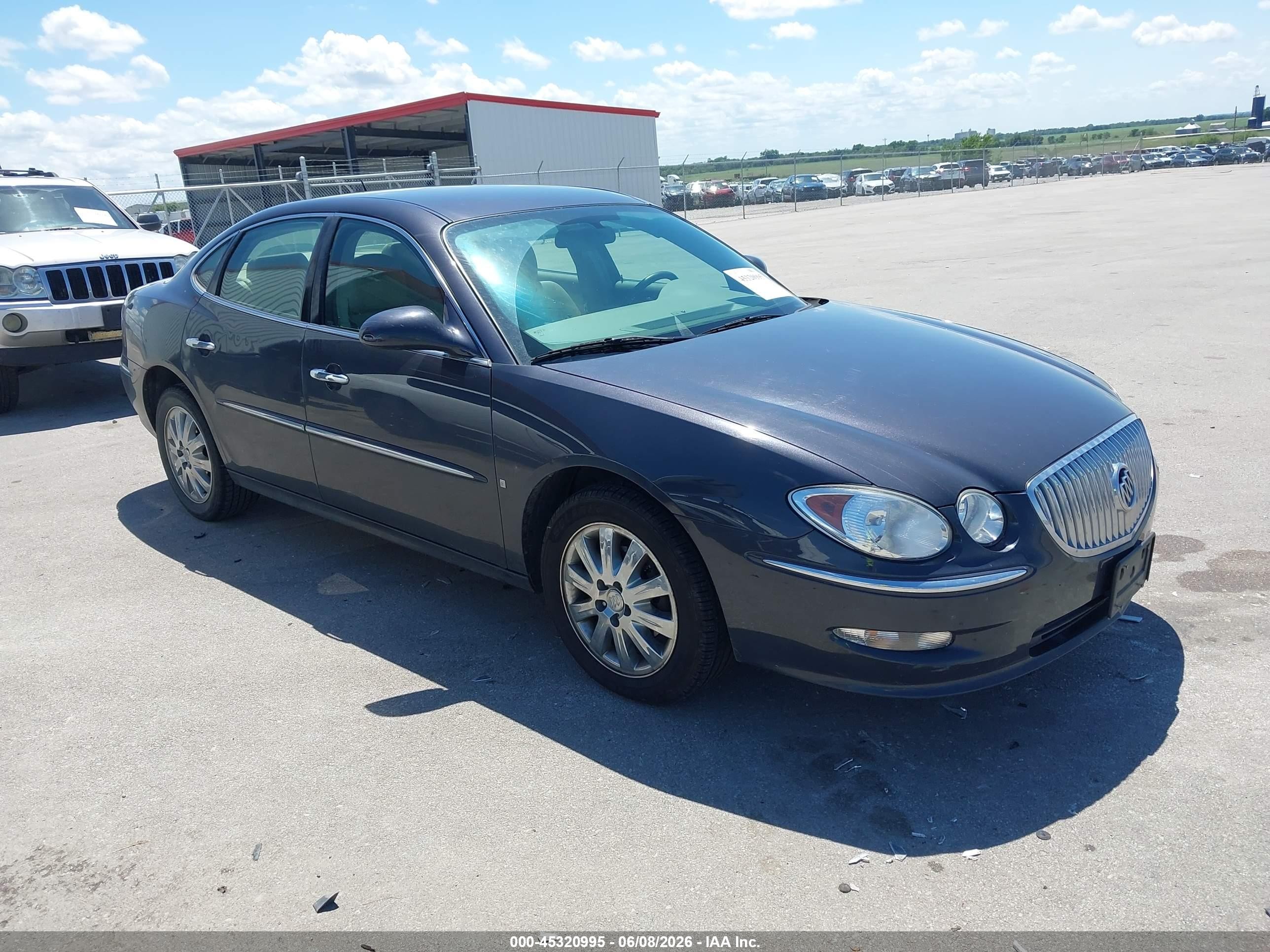2009 Buick LaCrosse CXL, VIN 2G4WD582891195103 — Бок