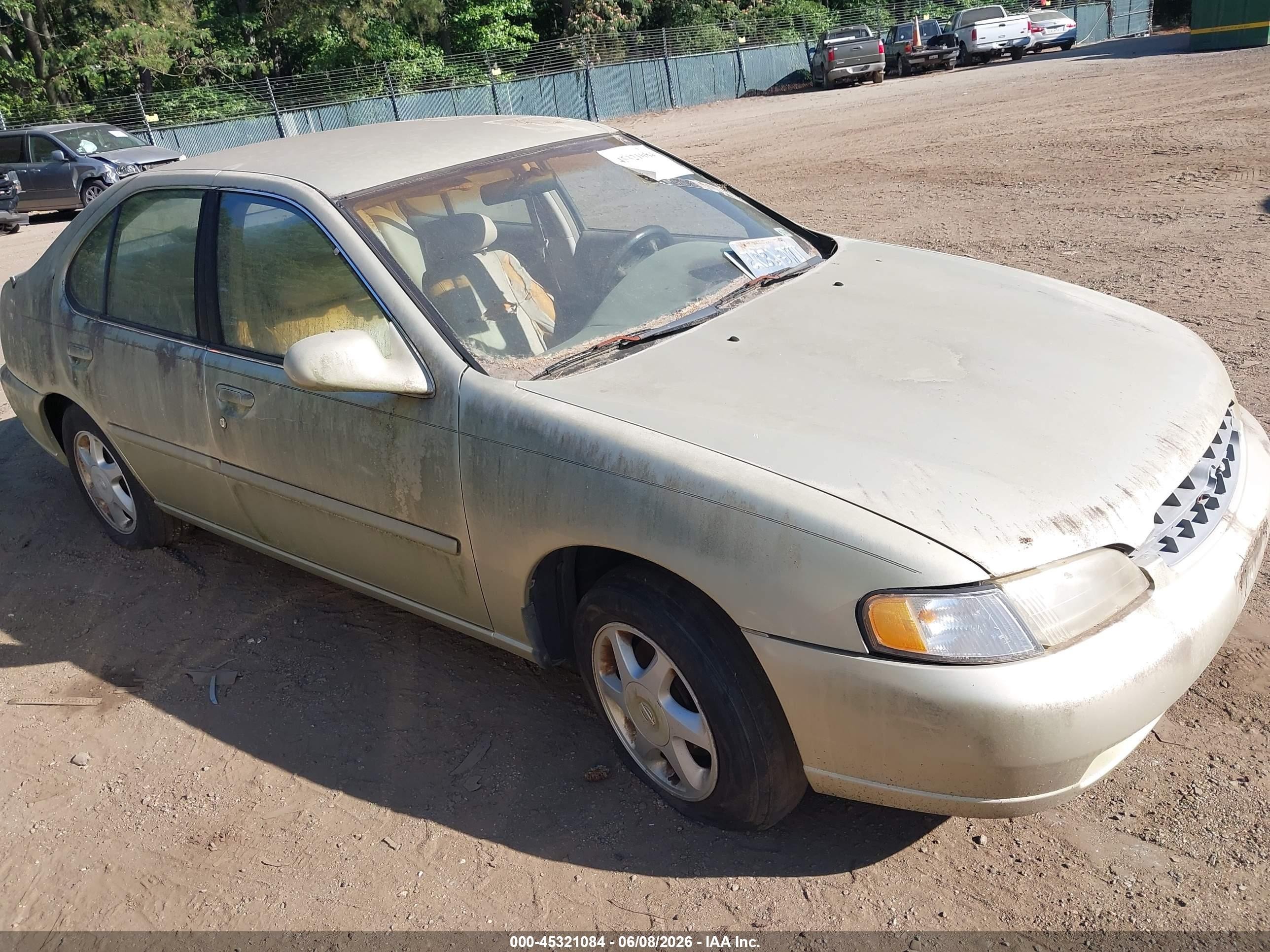 1998 Nissan Altima XE, VIN 1N4DL01D8WC142376 — Normal wear