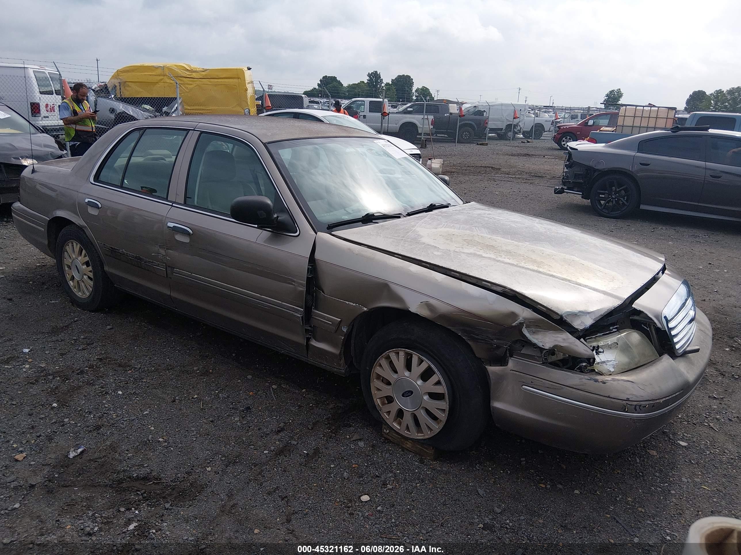 2005 Ford Crown Victoria LX, VIN 2FAFP74W25X133676 — All over
