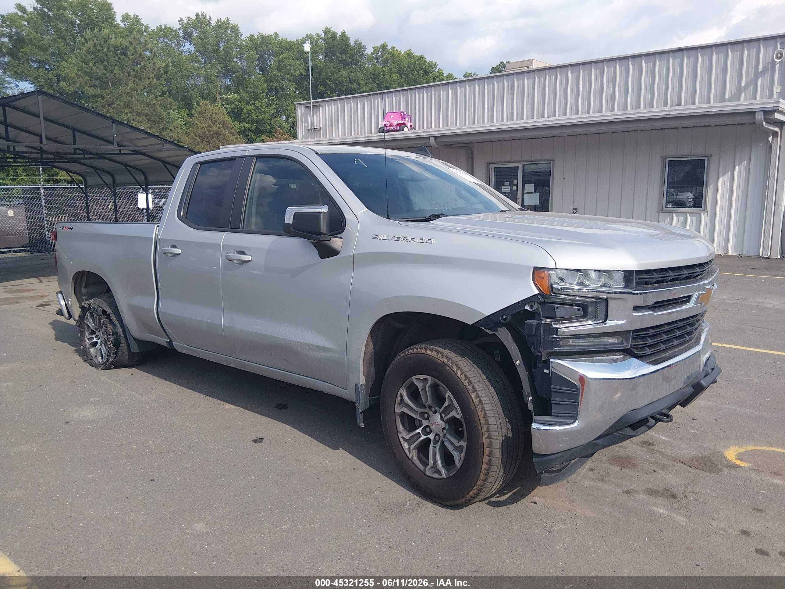 2020 Chevrolet Silverado 1500 LT, VIN 1GCRYDEDXLZ249666 — Rear end