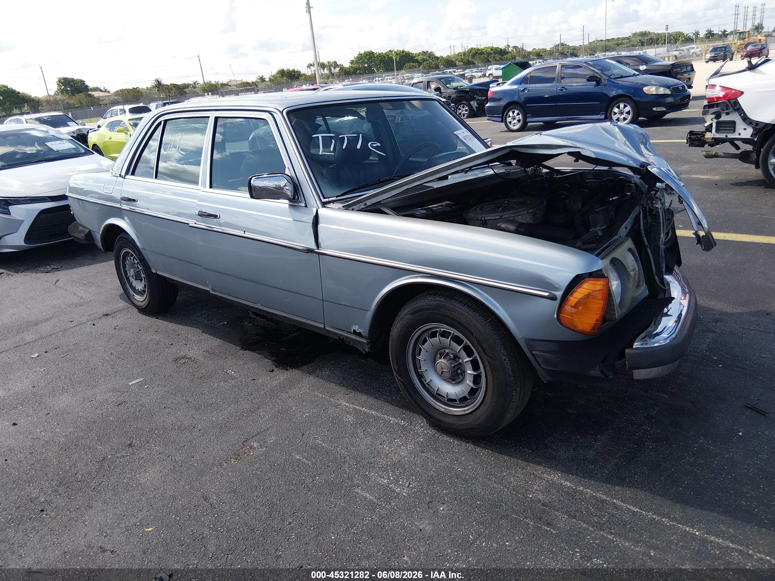 1982 Mercedes-Benz 240 Series 240D, VIN WDBAB23A2CB338375 — Front end