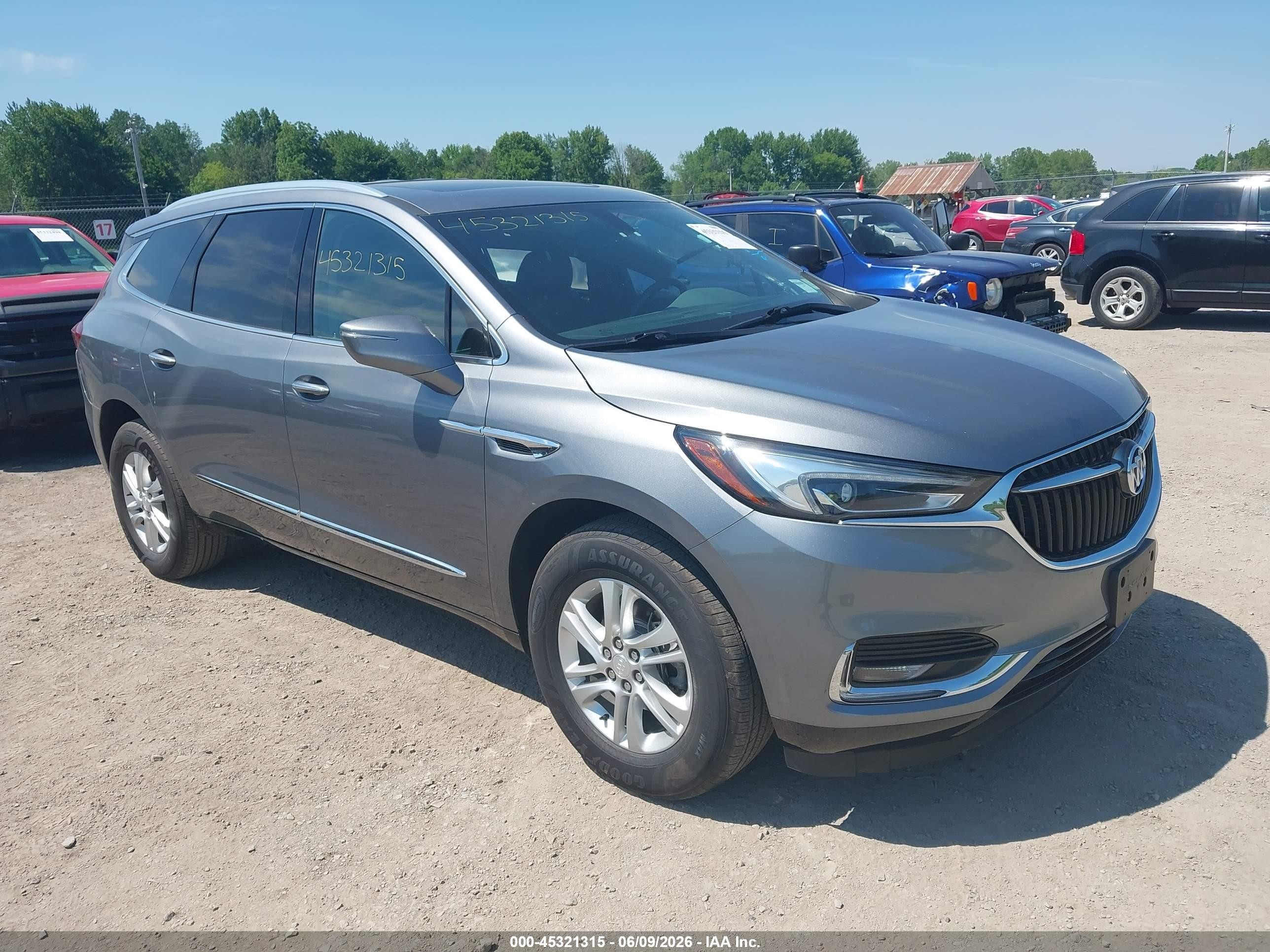2021 Buick Enclave Essence, VIN 5GAEVAKW1MJ214673 — Бок