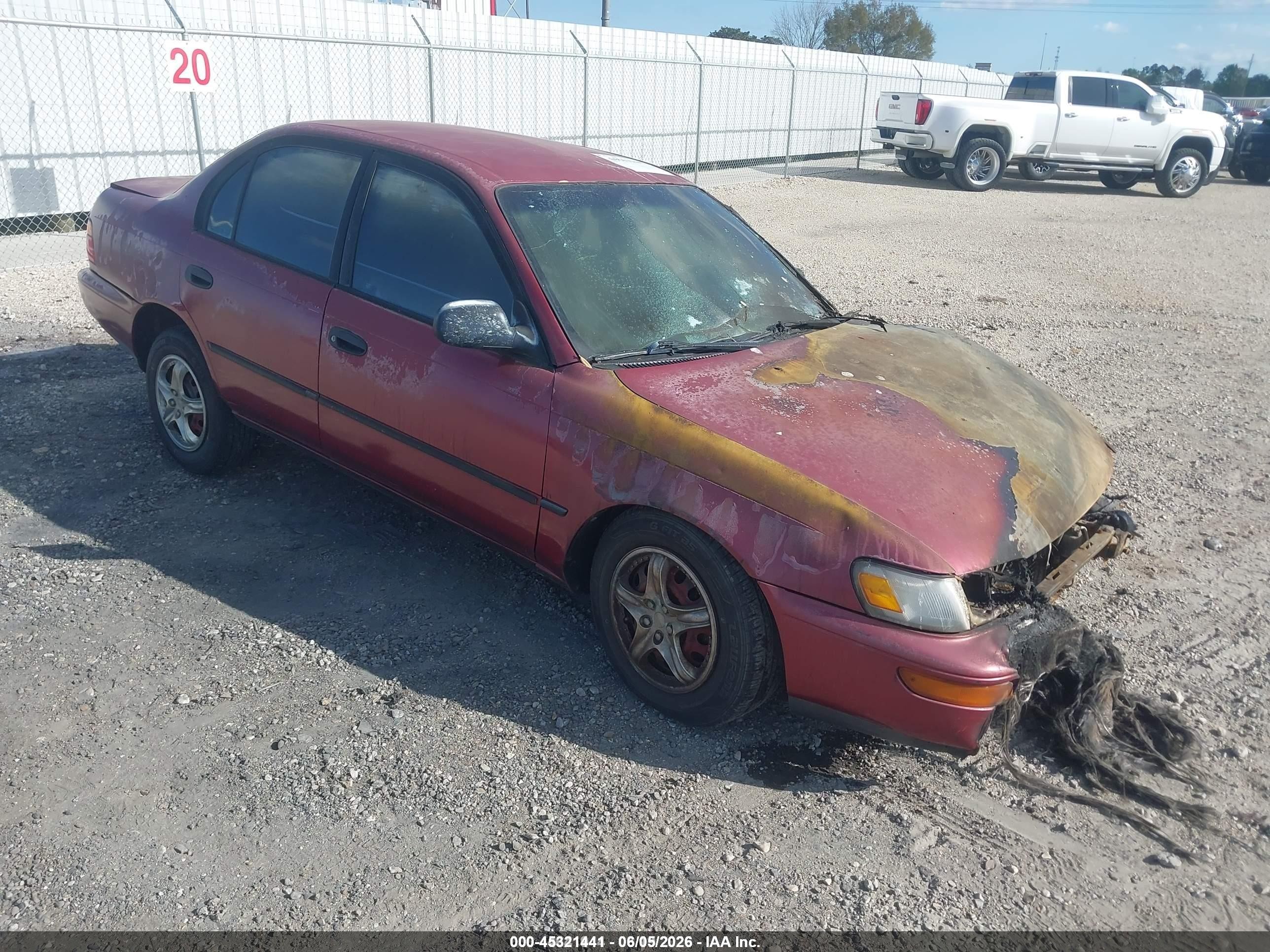 1995 Toyota Corolla DX, VIN 1NXAE09B5SZ258256 — Пожар в моторном отсеке