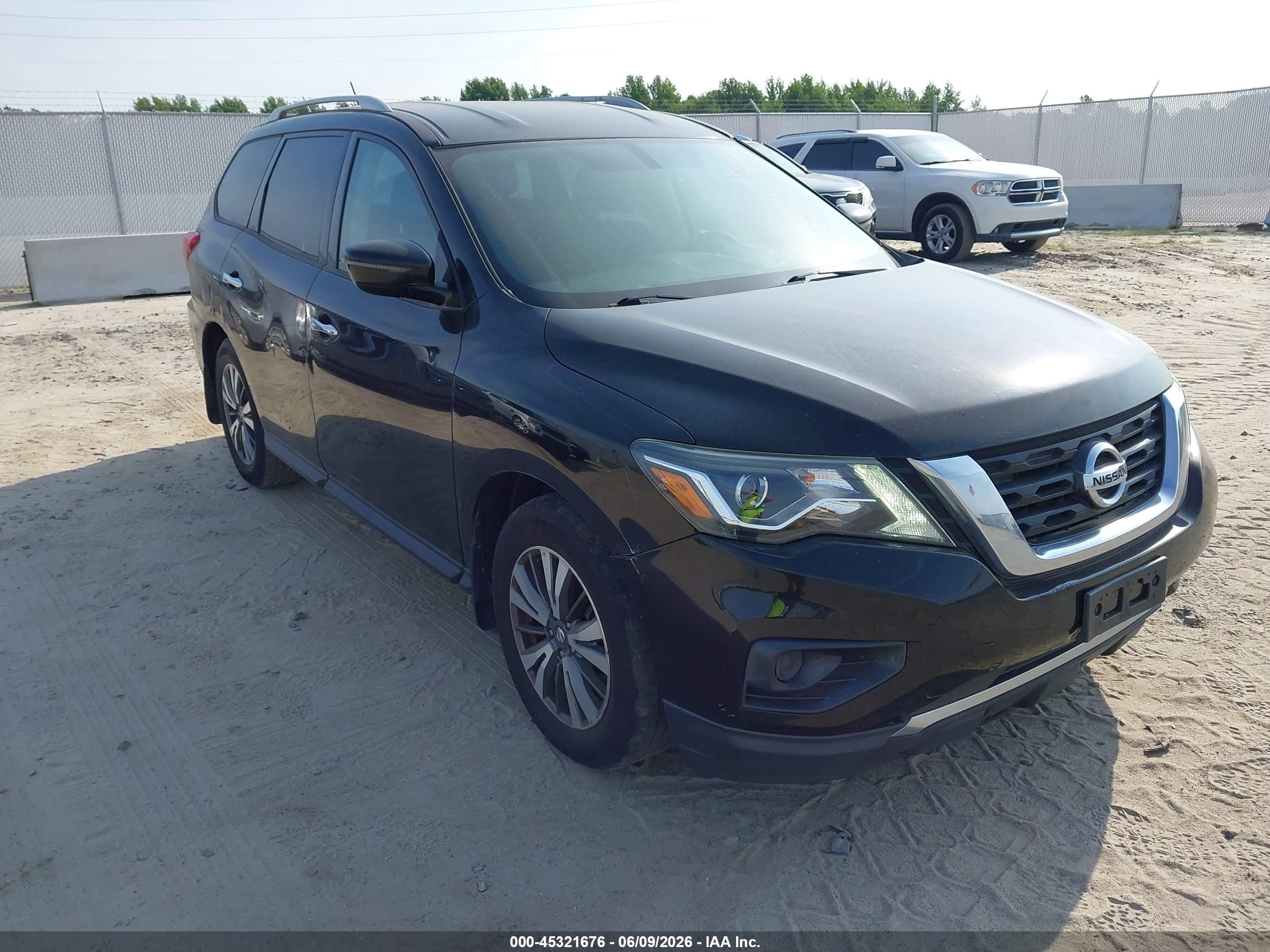 2017 Nissan Pathfinder SL, VIN 5N1DR2MN5HC637125 — Normal wear
