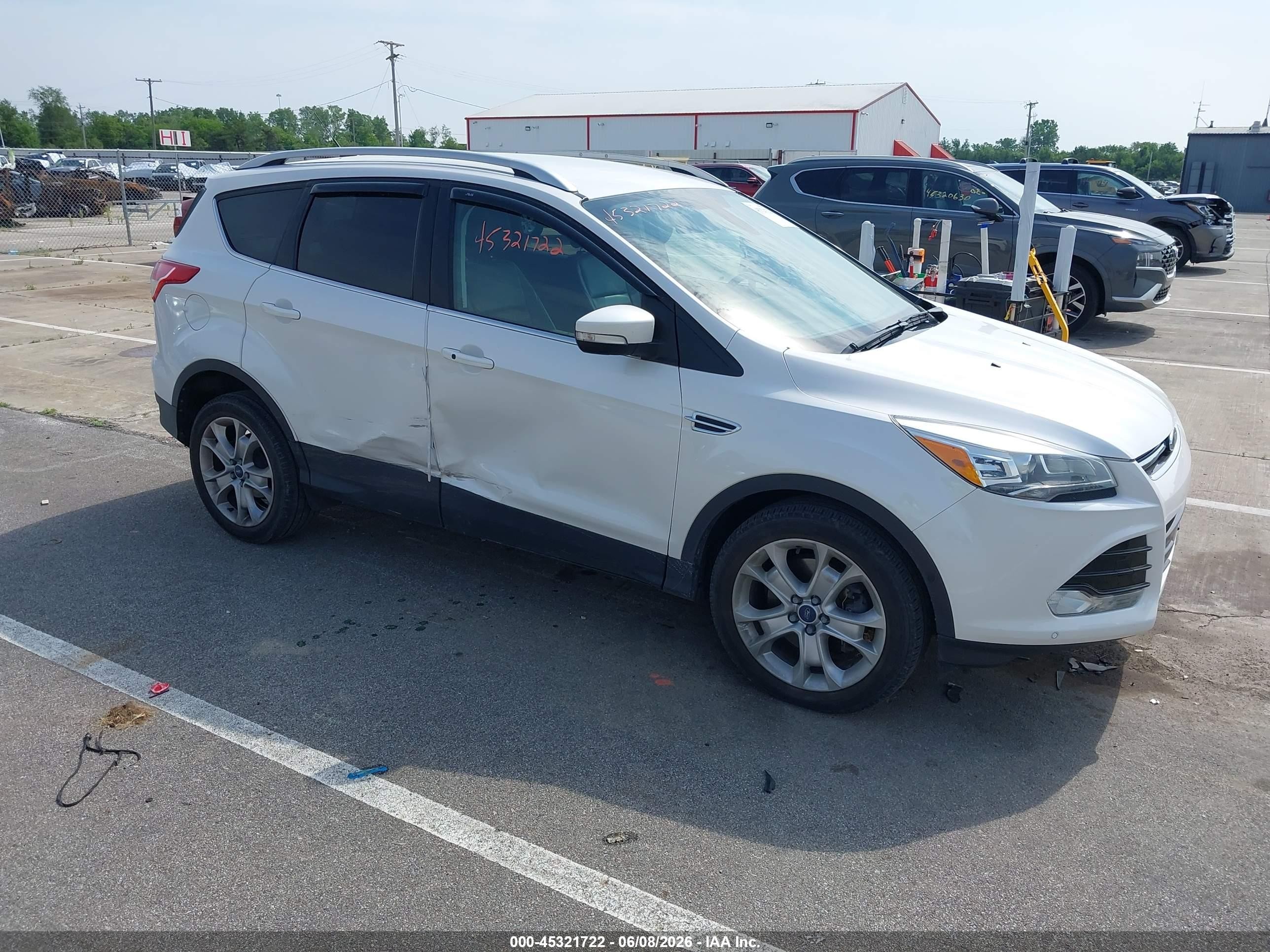 2015 Ford Escape Titanium, VIN 1FMCU9JX6FUC60806 — Side