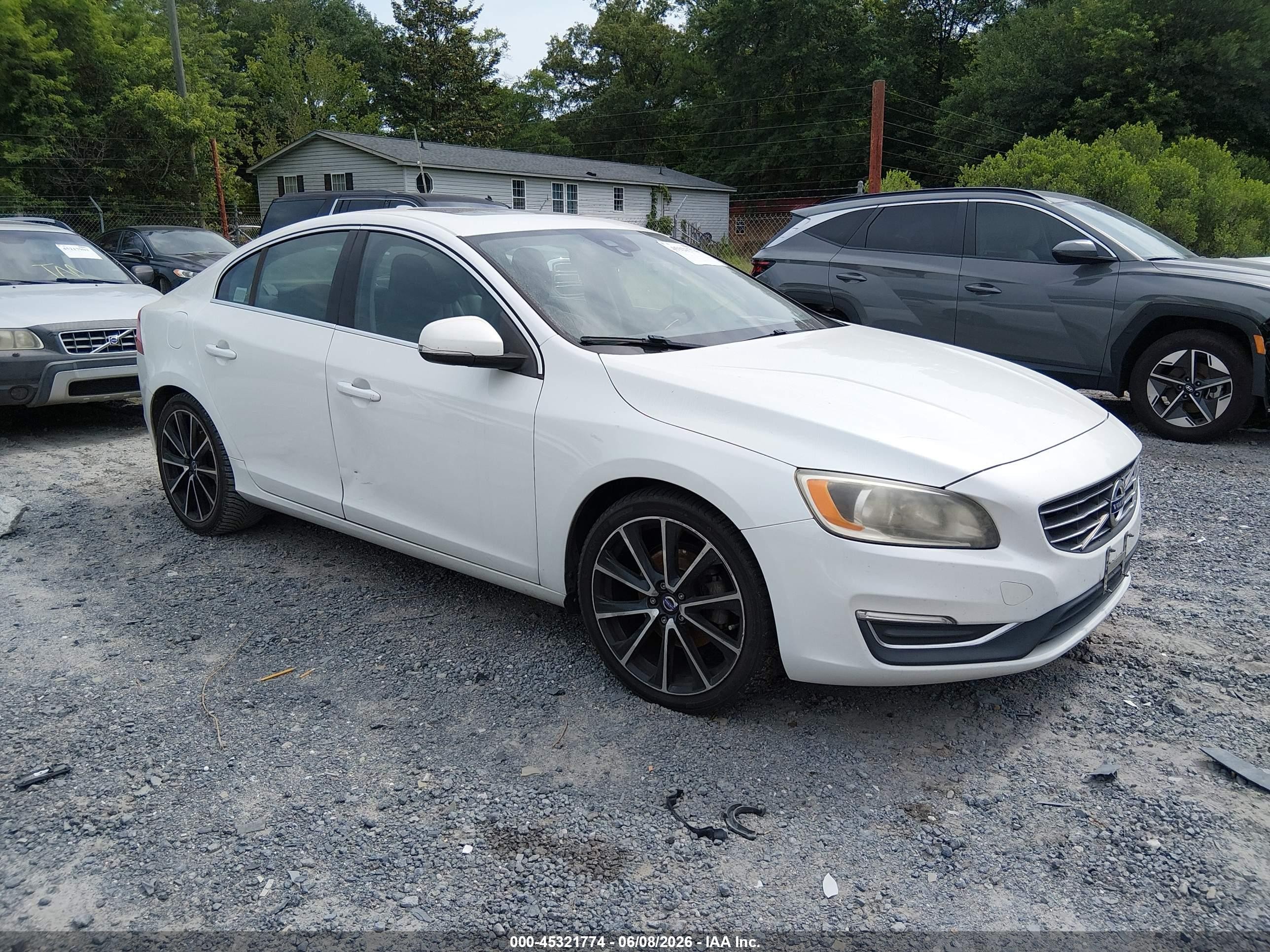 2016 Volvo S60 T5 Drive-E Premier, VIN YV126MFK6G2412875 — Normal wear