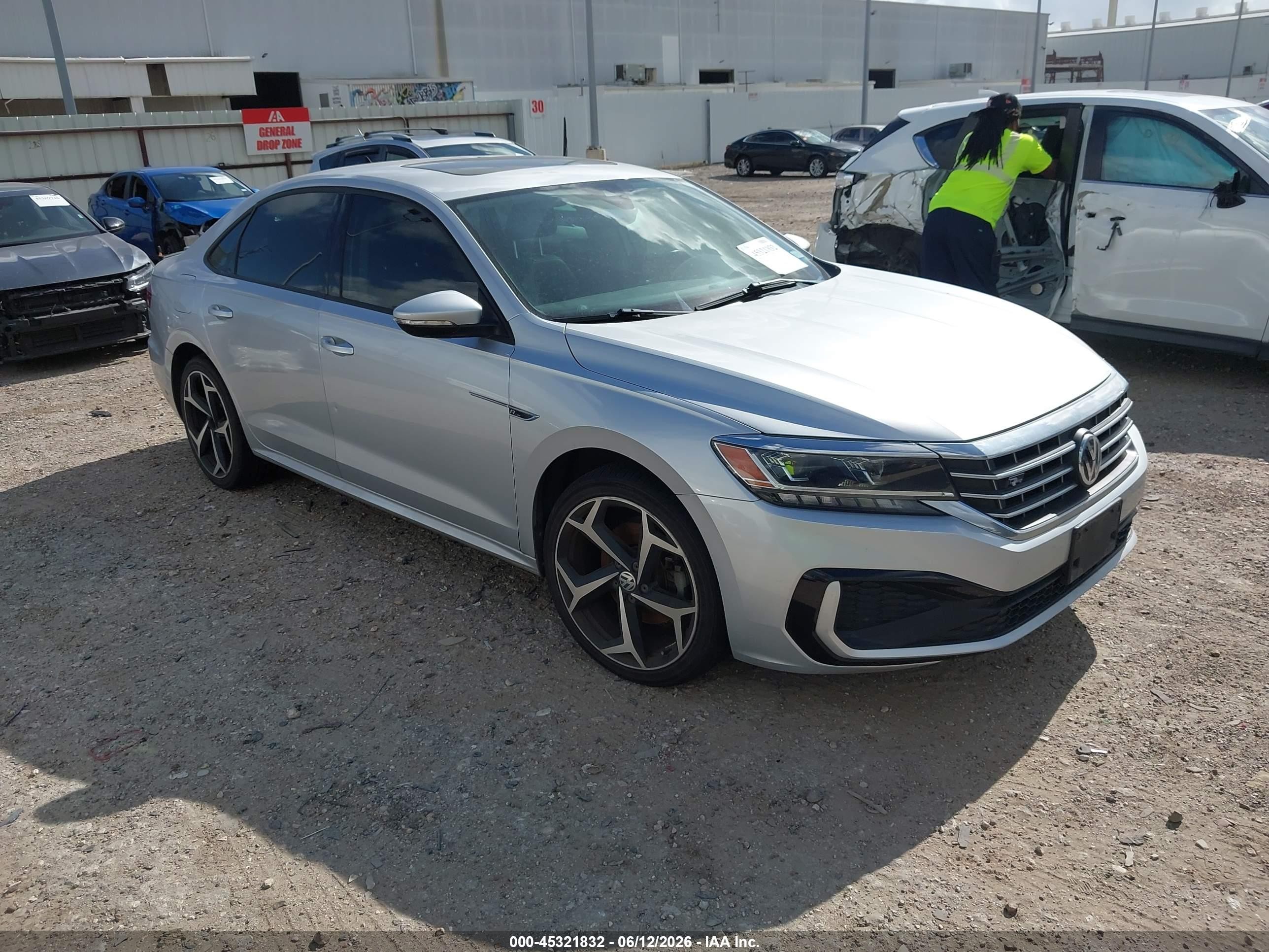 2020 Volkswagen Passat R-Line, VIN 1VWMA7A32LC022632 — Rear end