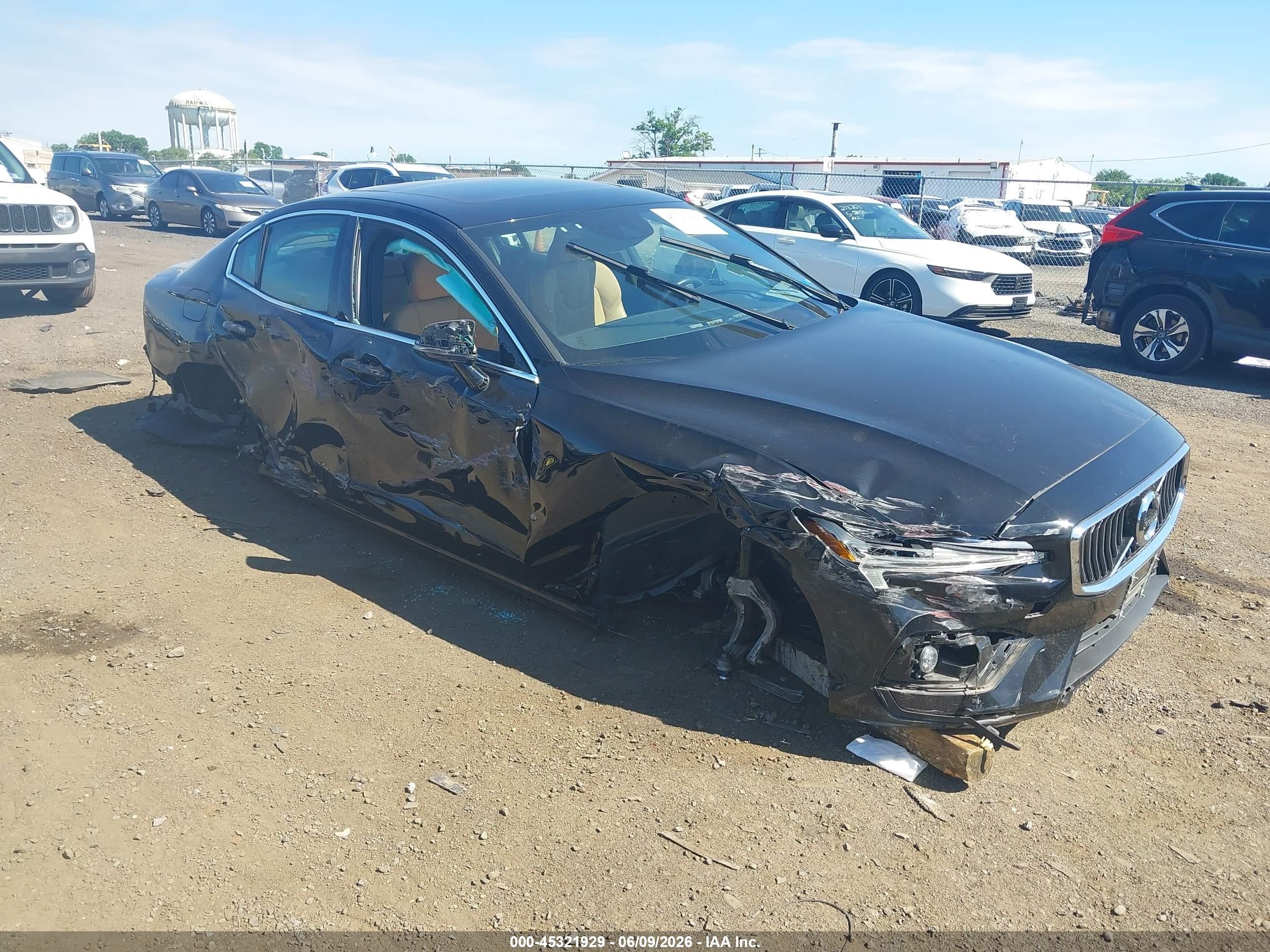 2020 Volvo S60 Inscription, VIN 7JRA22TL6LG063990 — Side