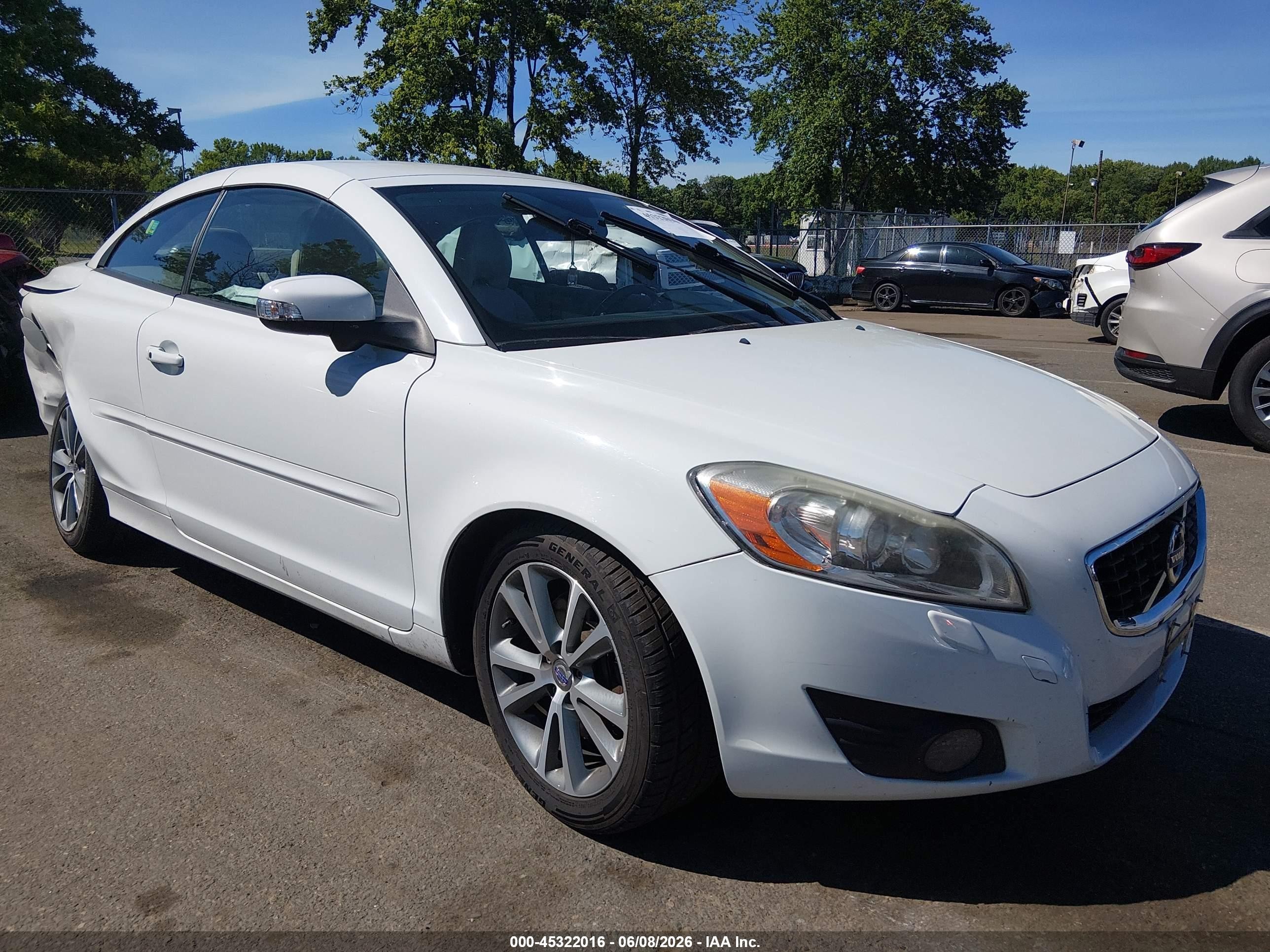 2011 Volvo C70, VIN YV1672MCXBJ118246 — Rear end
