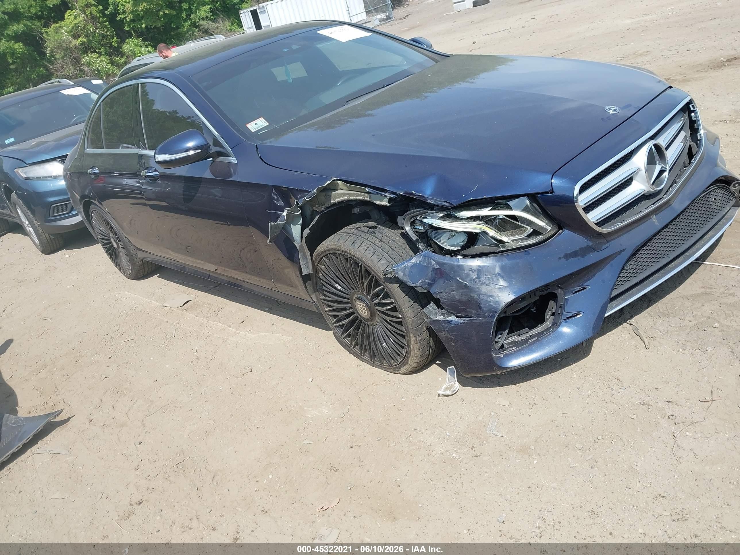 2018 Mercedes-Benz E 300, VIN WDDZF4KBXJA332475 — Перед