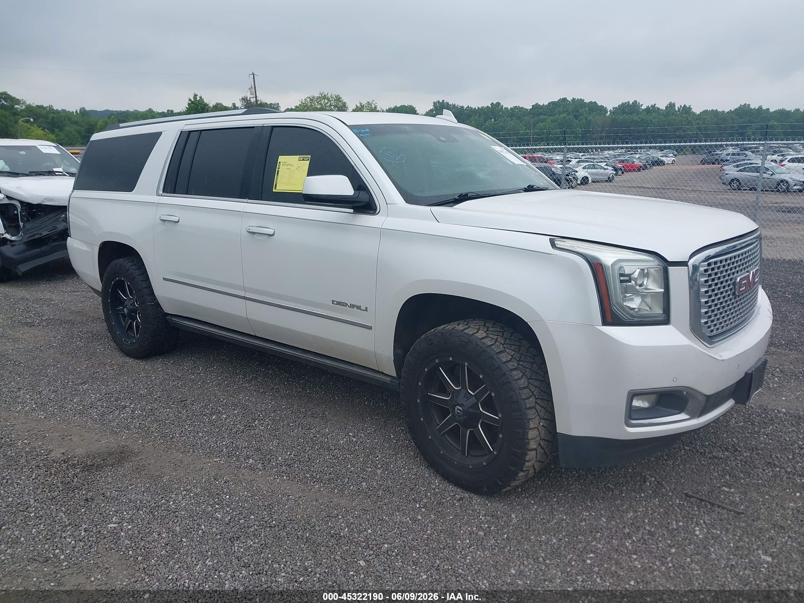 2016 GMC Yukon XL Denali, VIN 1GKS2HKJXGR149713 — Side