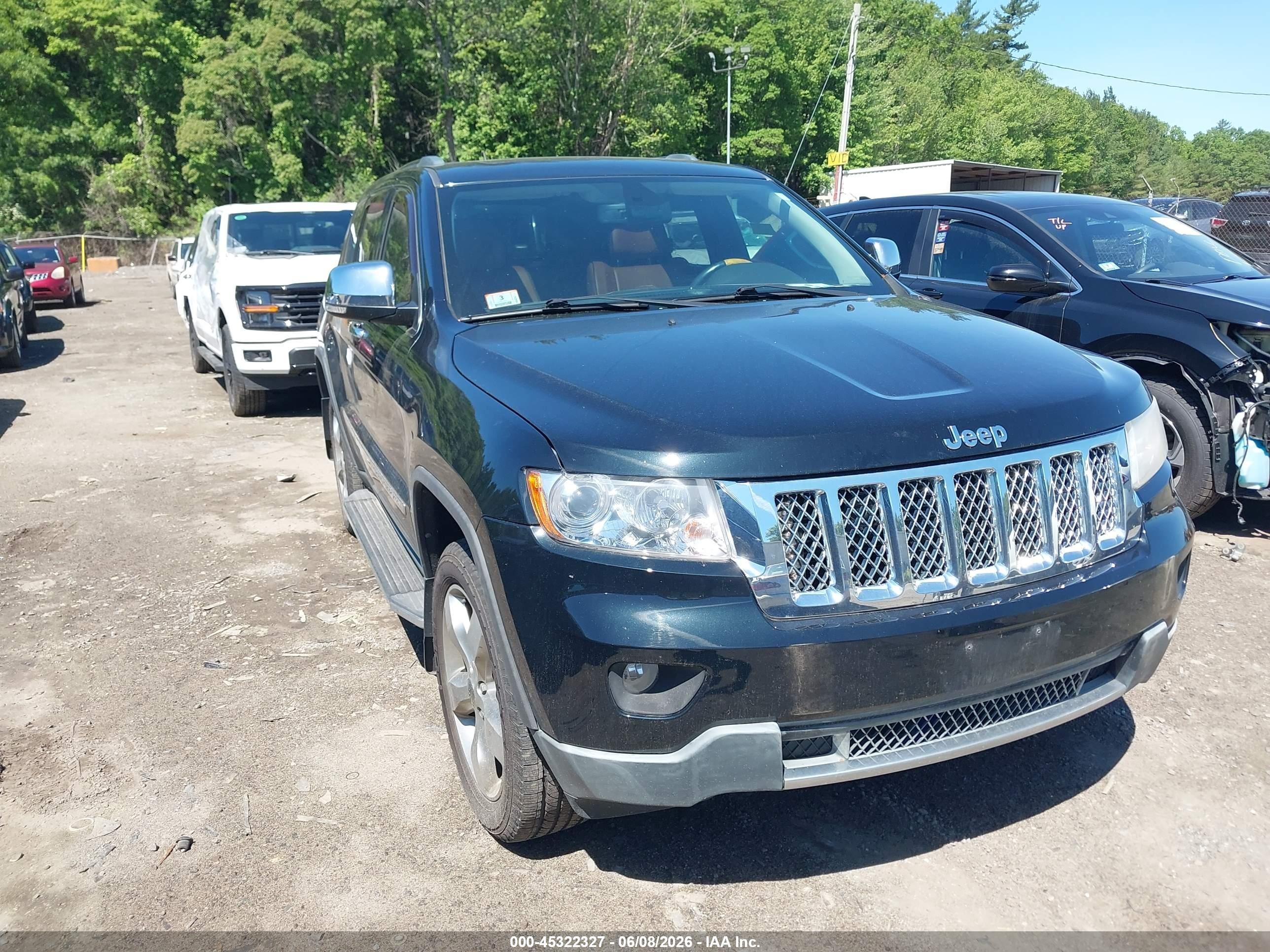 2013 Jeep Grand Cherokee Overland, VIN 1C4RJFCG5DC545079 — Normal wear