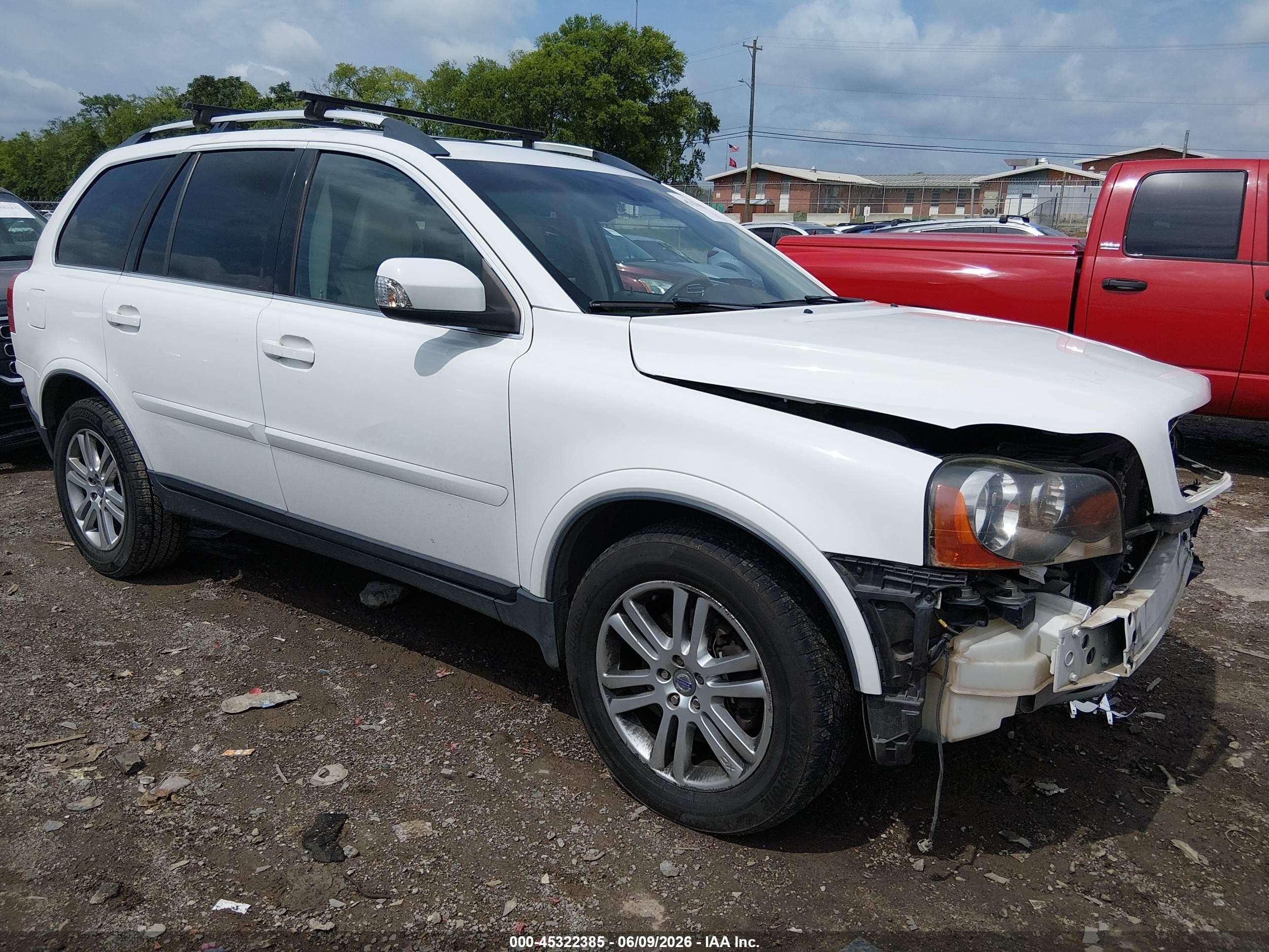 2010 Volvo XC90 I6, VIN YV4982CZ5A1549854 — Front end