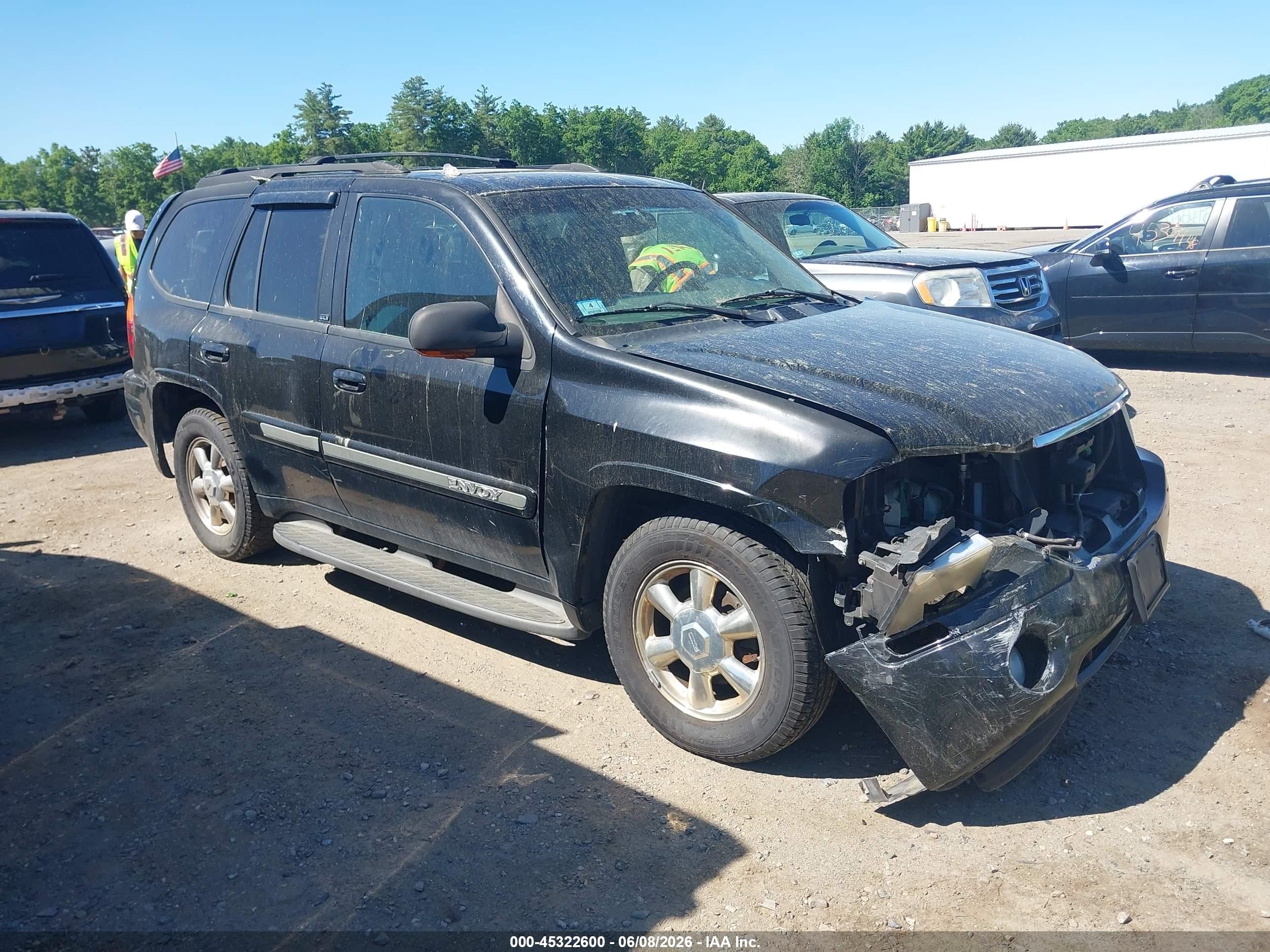 2002 GMC Envoy SLE, VIN 1GKDT13S522287777 — Front end