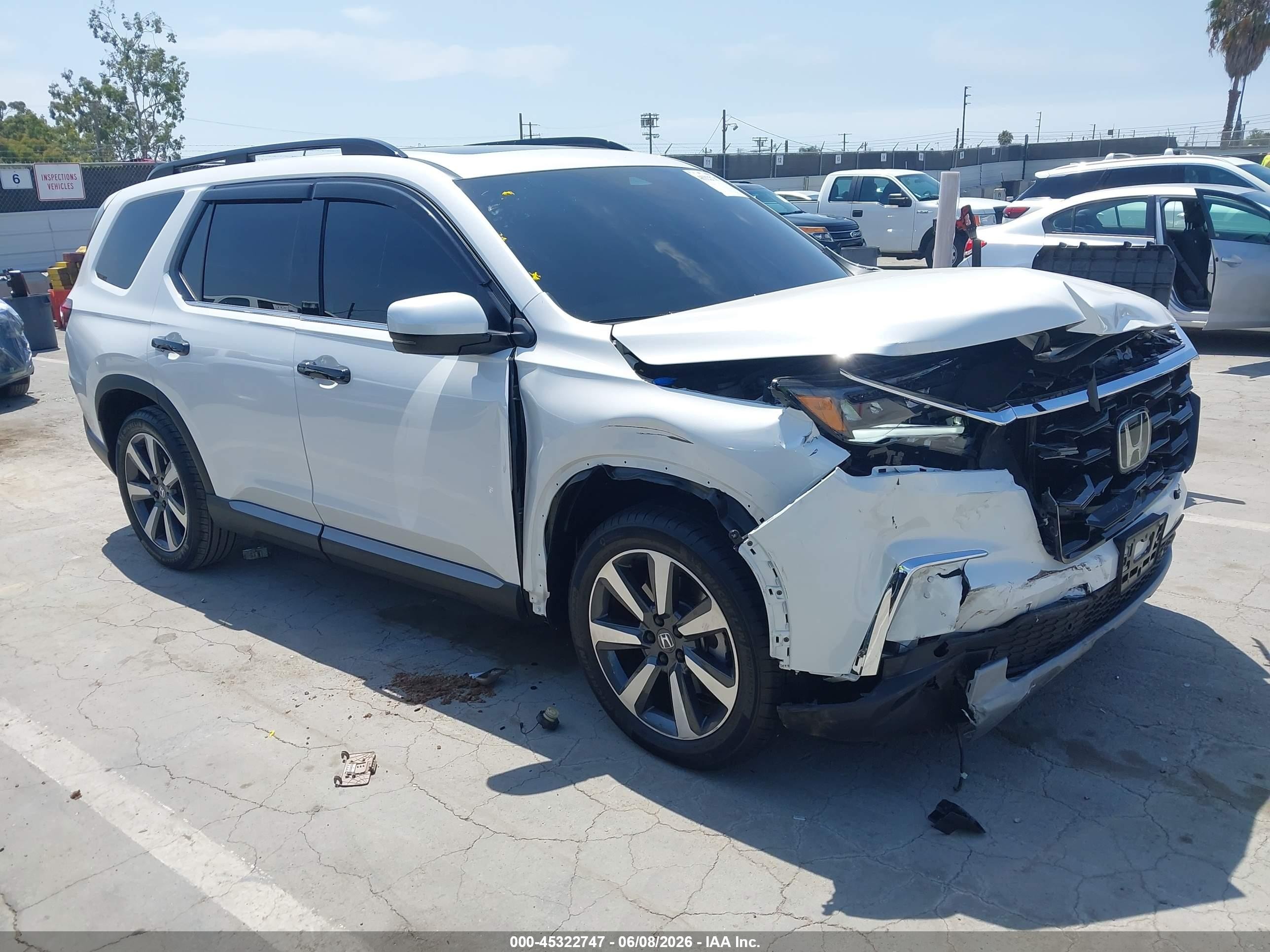 2025 Honda Pilot Touring, VIN 5FNYG2H70SB041230 — Перед