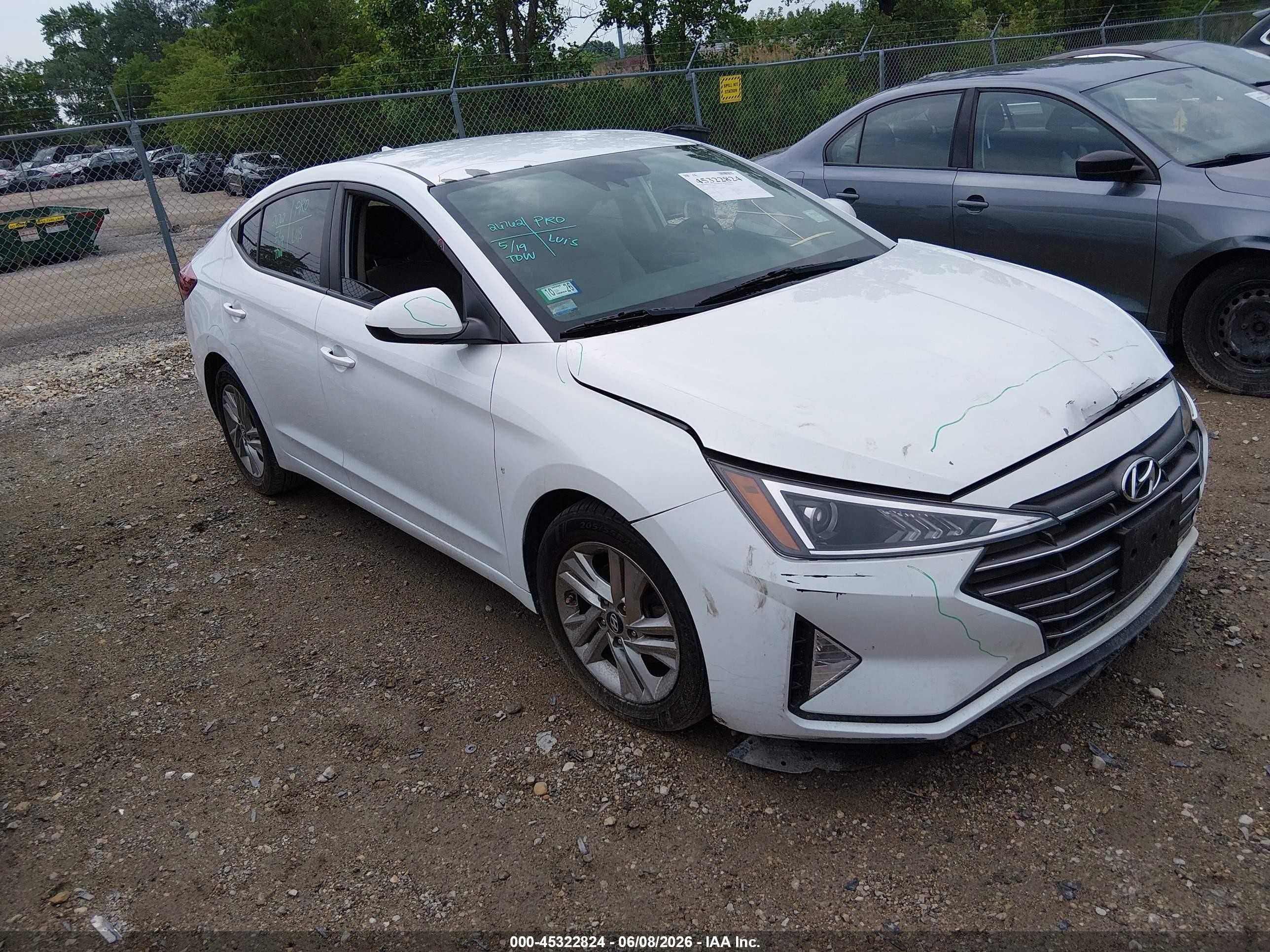 2019 Hyundai Elantra Limited, VIN 5NPD84LF4KH481877 — Front end