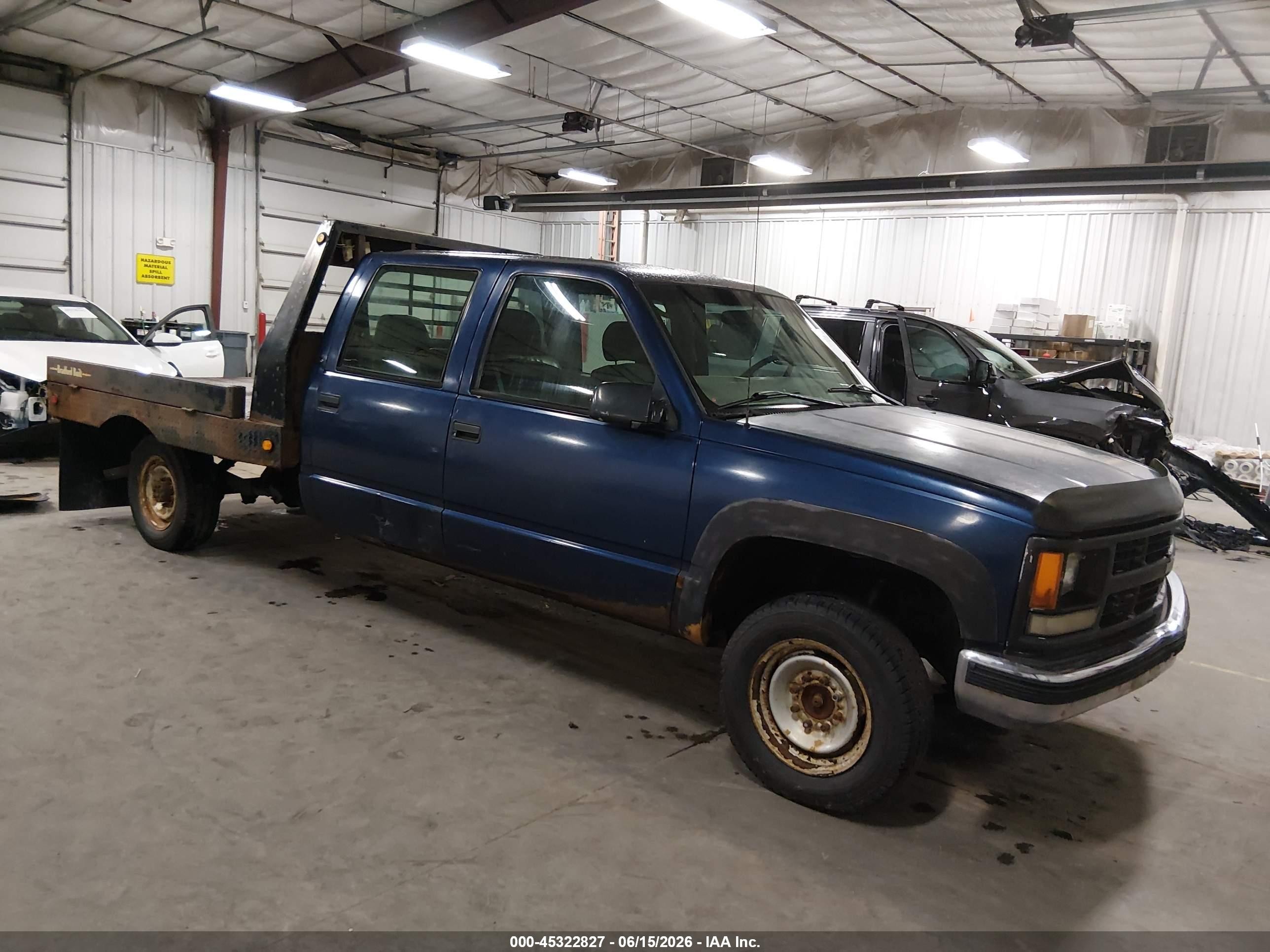 1998 Chevrolet Silverado 3500, VIN 1GCHK33R9WF049955 — Side