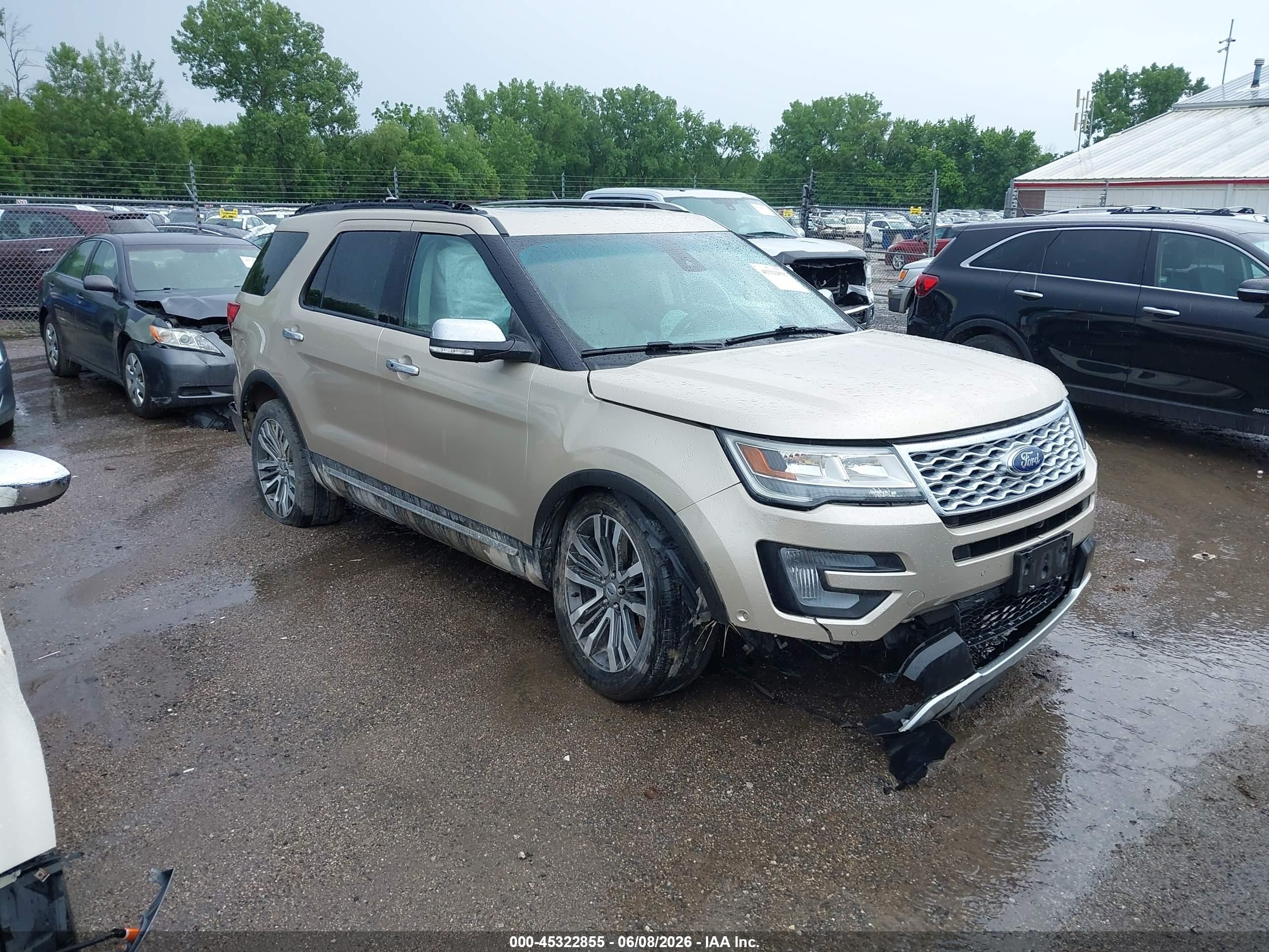 2017 Ford Explorer Platinum, VIN 1FM5K8HT6HGA21091 — Rear end