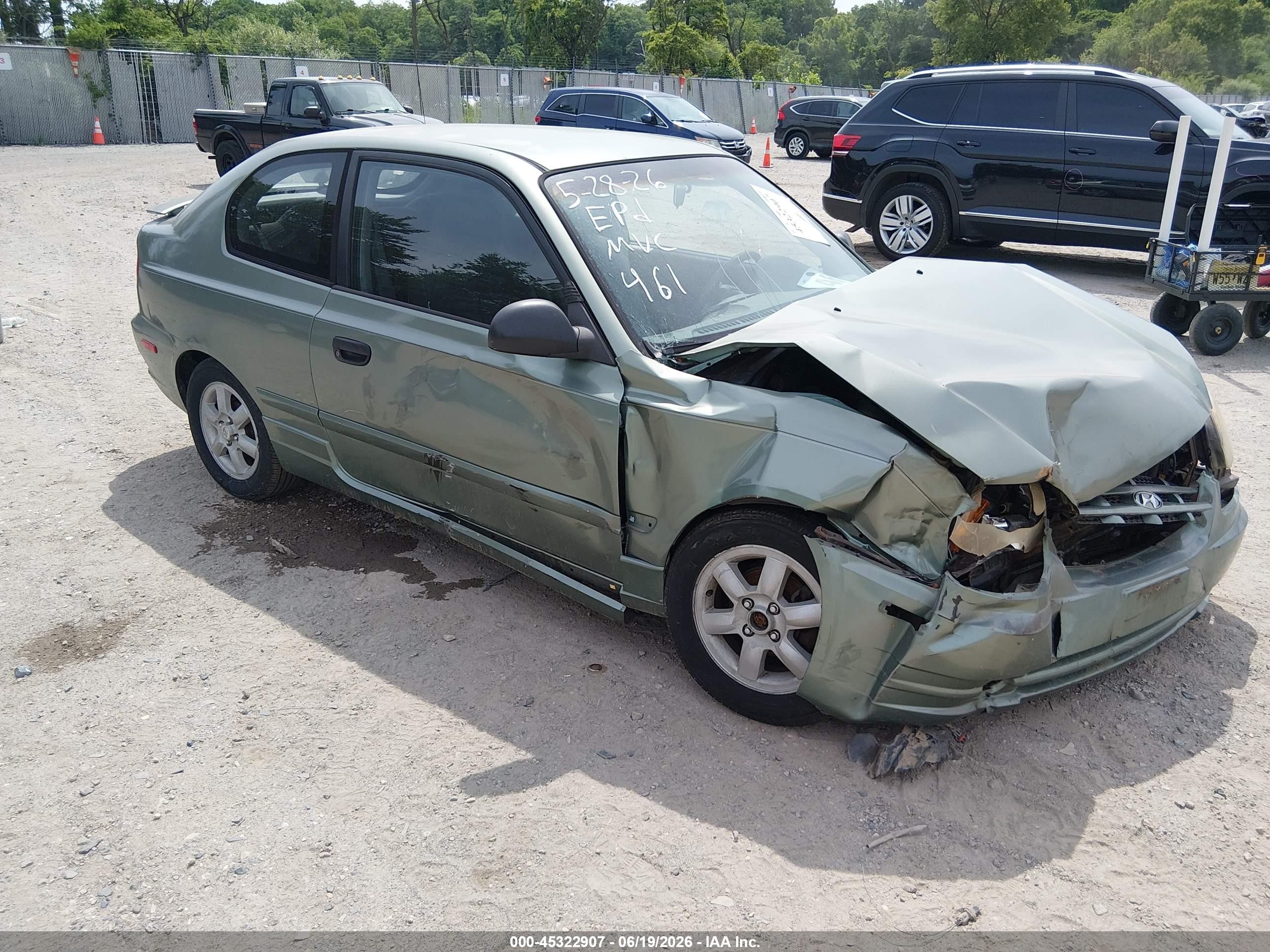 2004 Hyundai Accent GL, VIN KMHCG35CX4U289721 — Front end