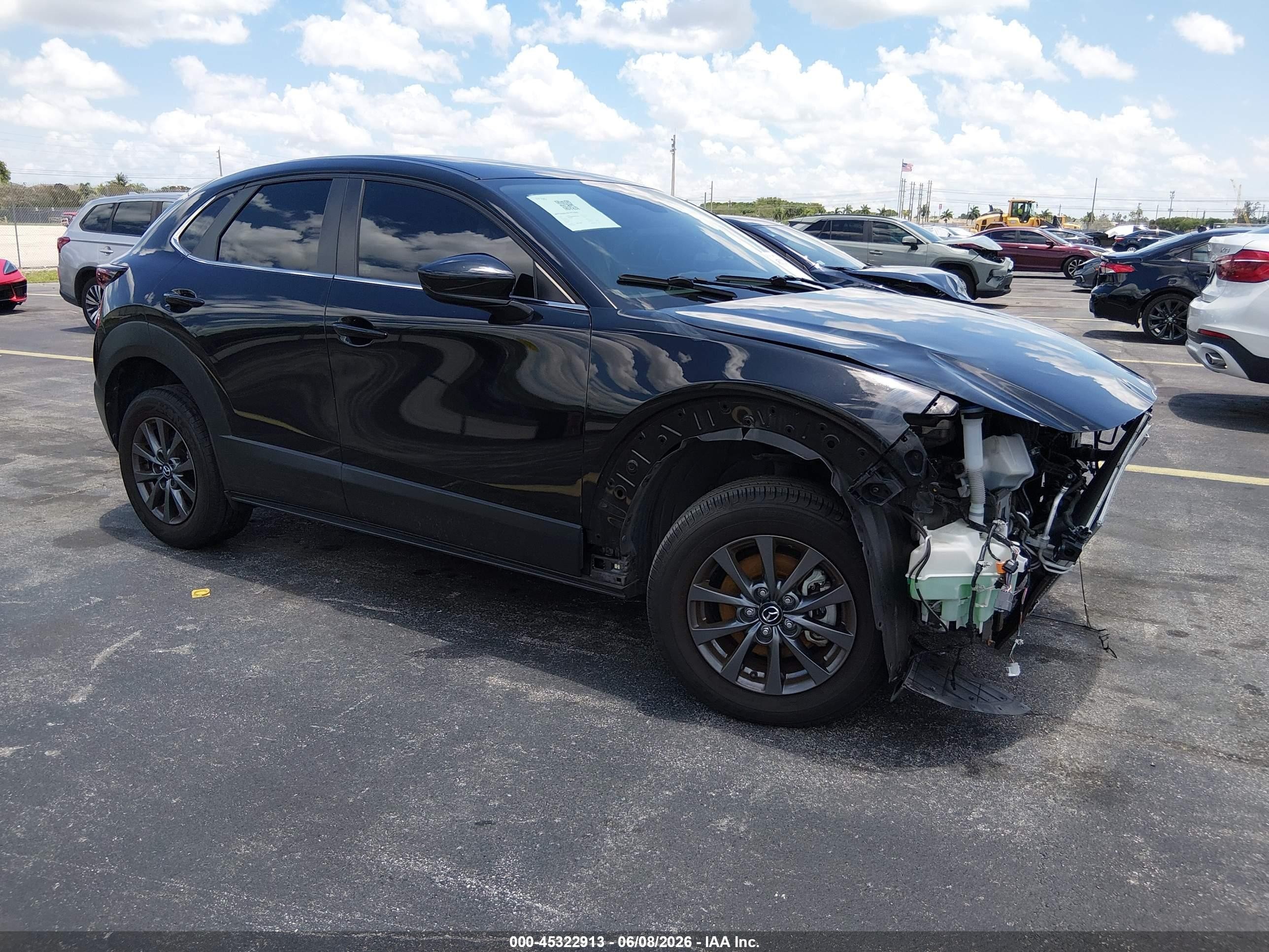 2022 Mazda CX-30 S, VIN 3MVDMBAL0NM407863 — Front end