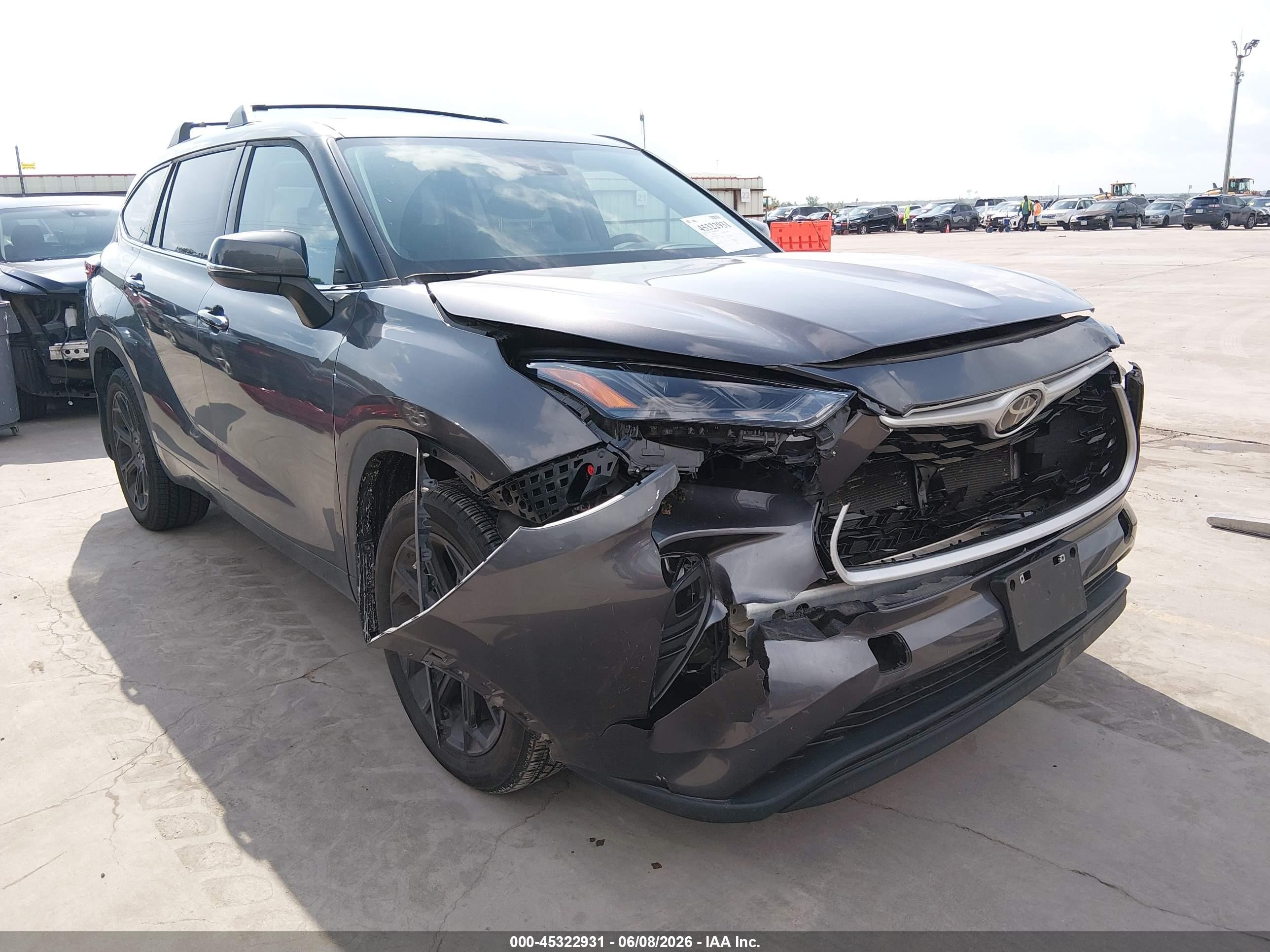 2024 Toyota Highlander LE, VIN 5TDKDRAH2RS531880 — Front end