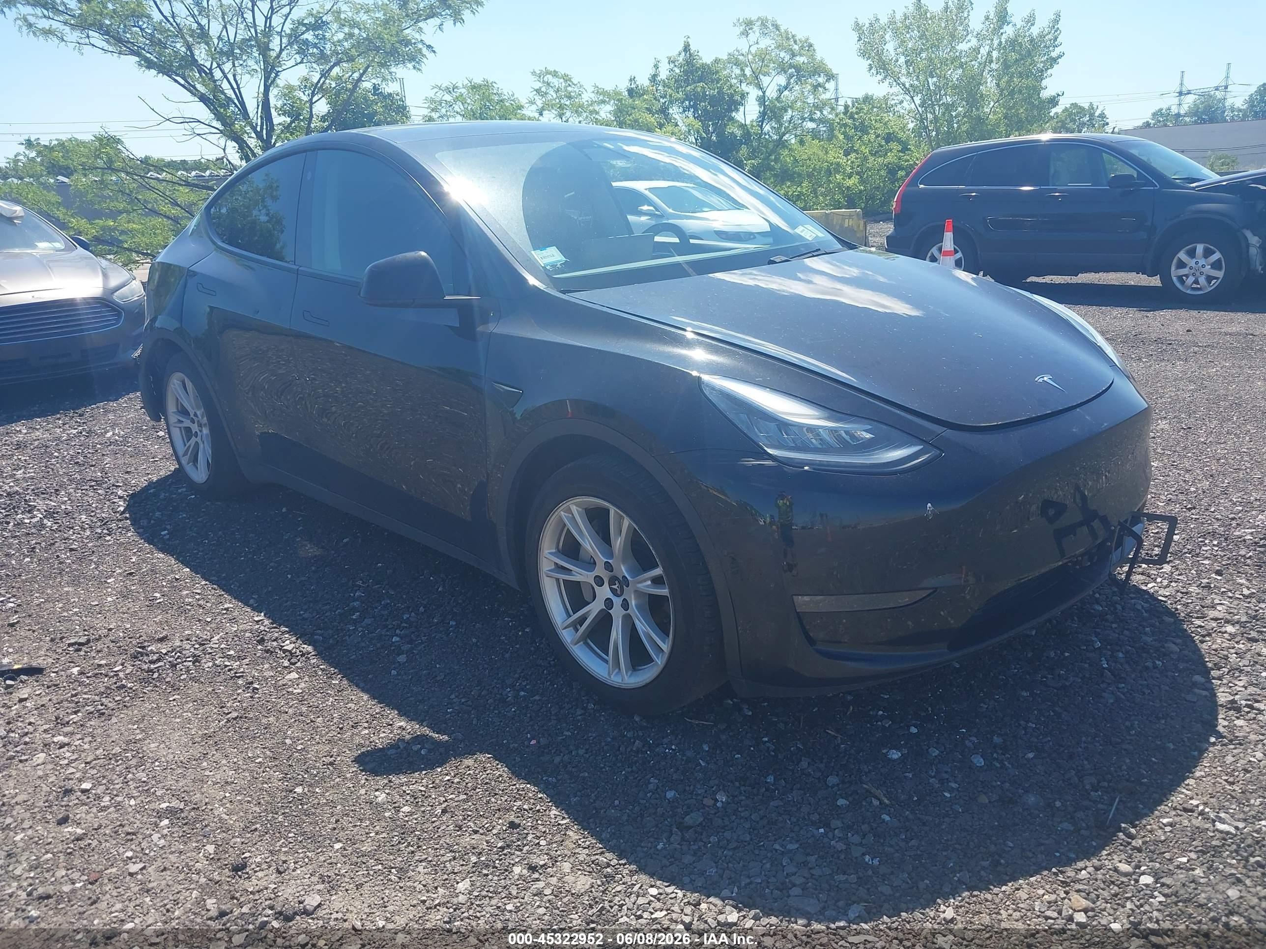 2021 Tesla Model Y Long Range, VIN 5YJYGDEE7MF071102 — Rear end