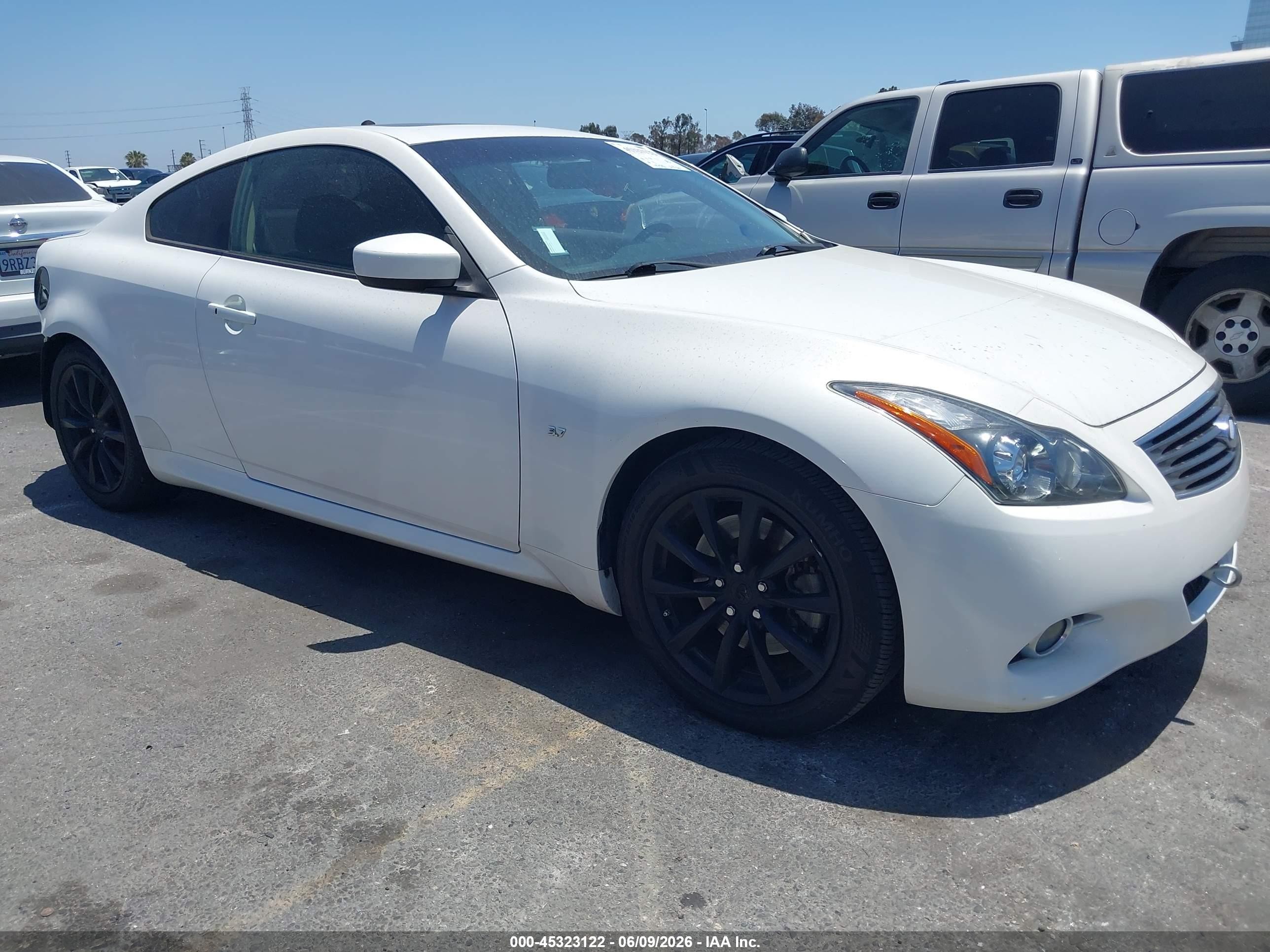 2014 Infiniti Q60 Journey, VIN JN1CV6EK6EM112400 — Rear end