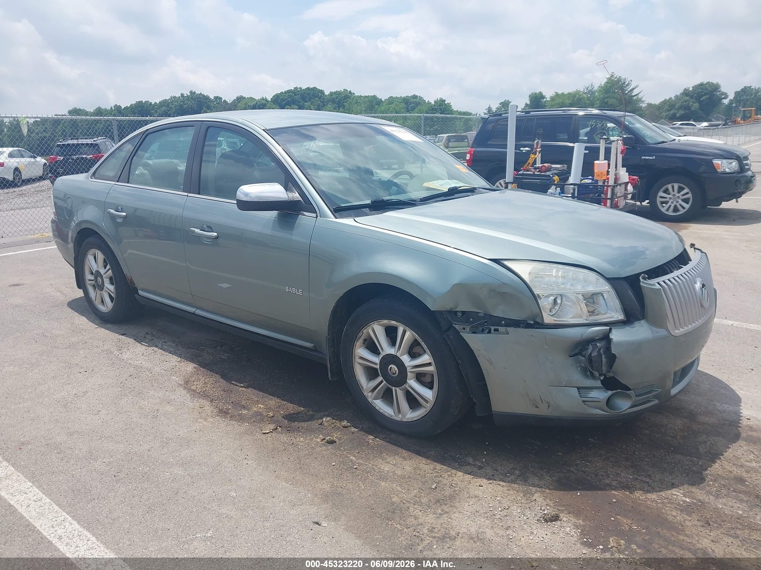 2008 Mercury Sable Premier, VIN 1MEHM42W38G615935 — Перед