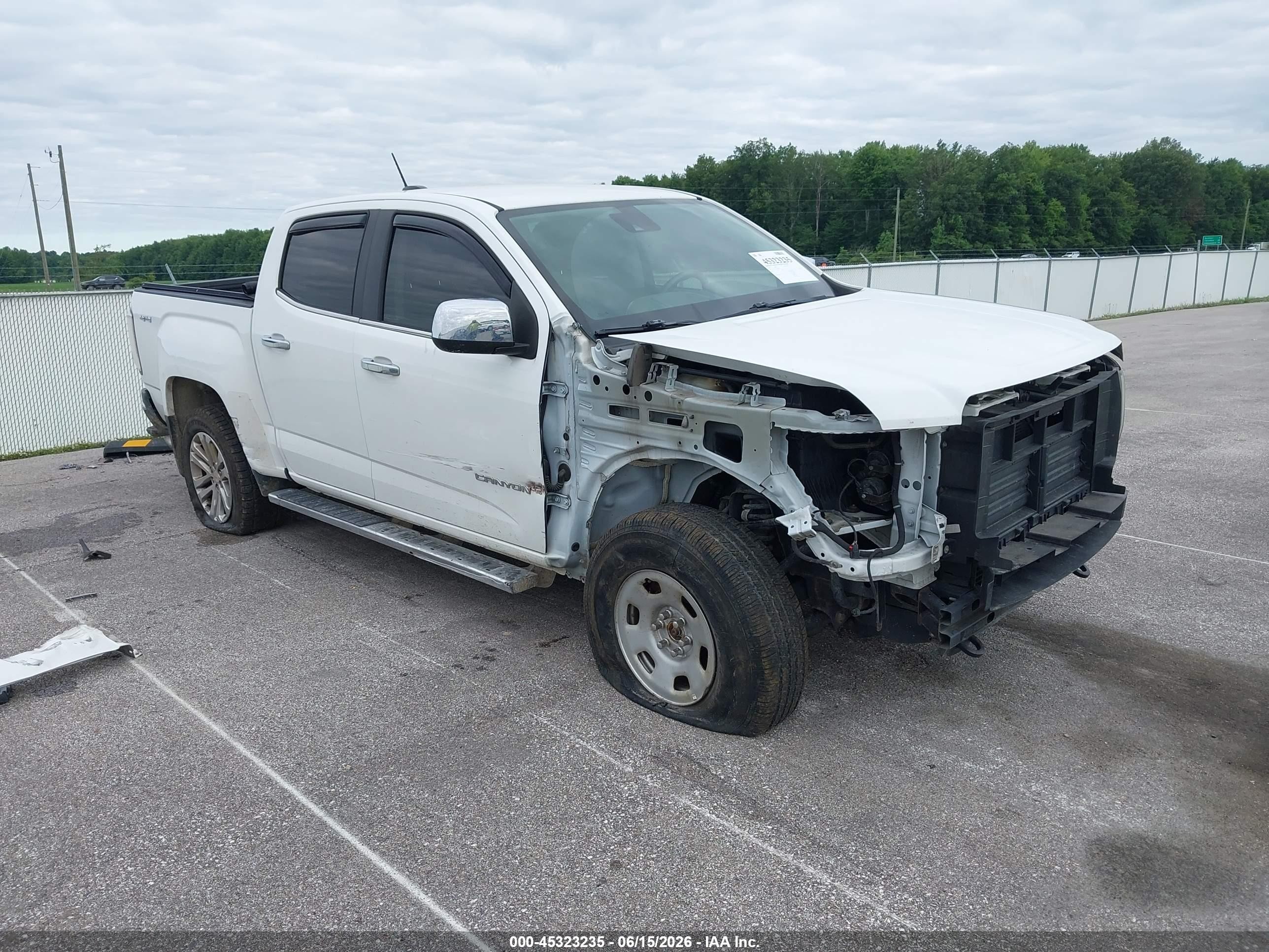 2015 GMC Canyon 4WD SLT, VIN 1GTG6CE33F1209981 — Front end