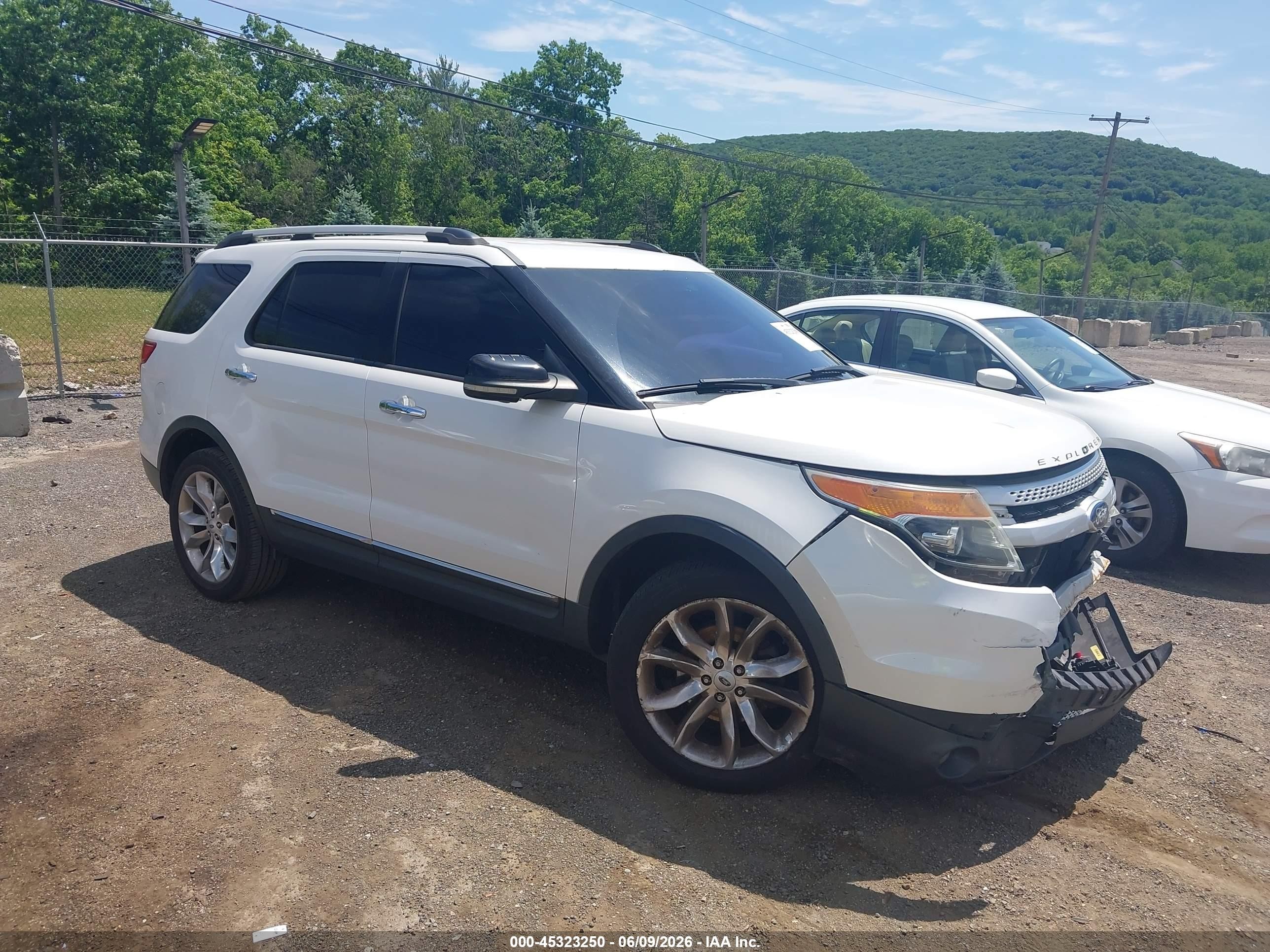 2012 Ford Explorer XLT, VIN 1FMHK8D80CGA70438 — Front end