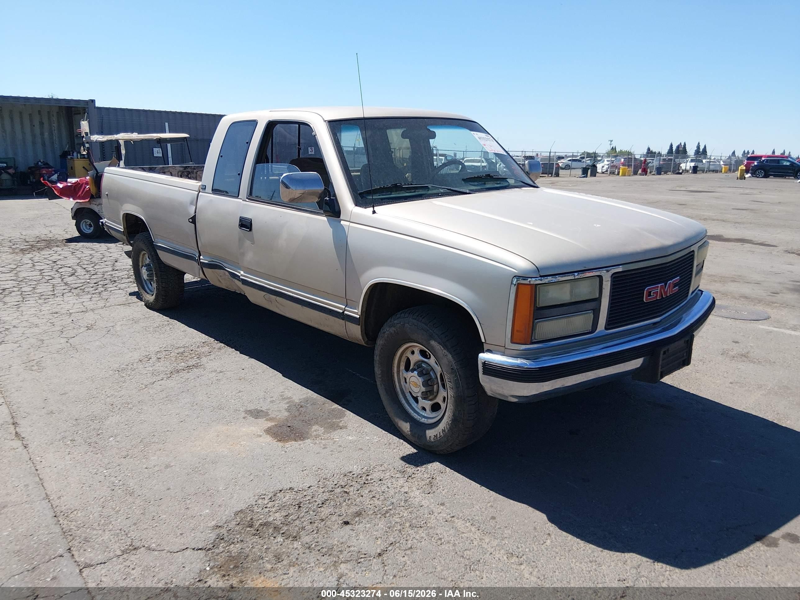 1992 GMC Sierra 1500, VIN 2GTGC29K9N1548810 — Side