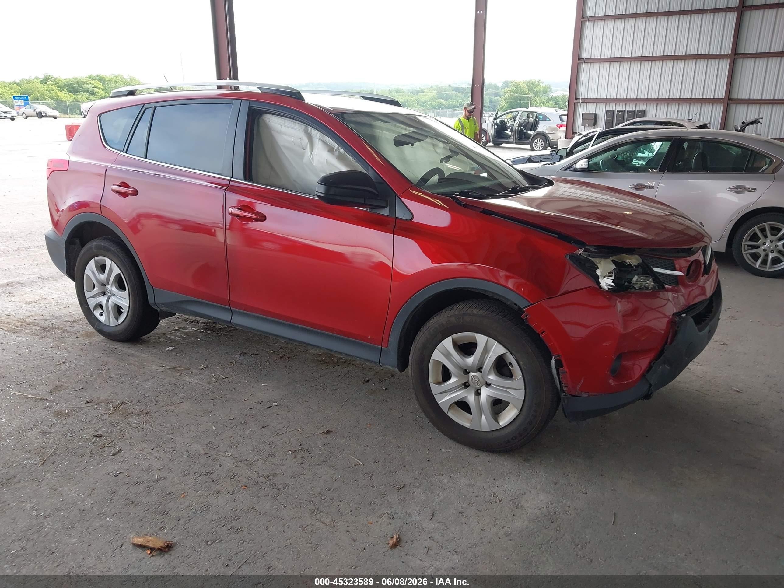 2015 Toyota RAV4 LE, VIN JTMBFREV6FJ019090 — Front end